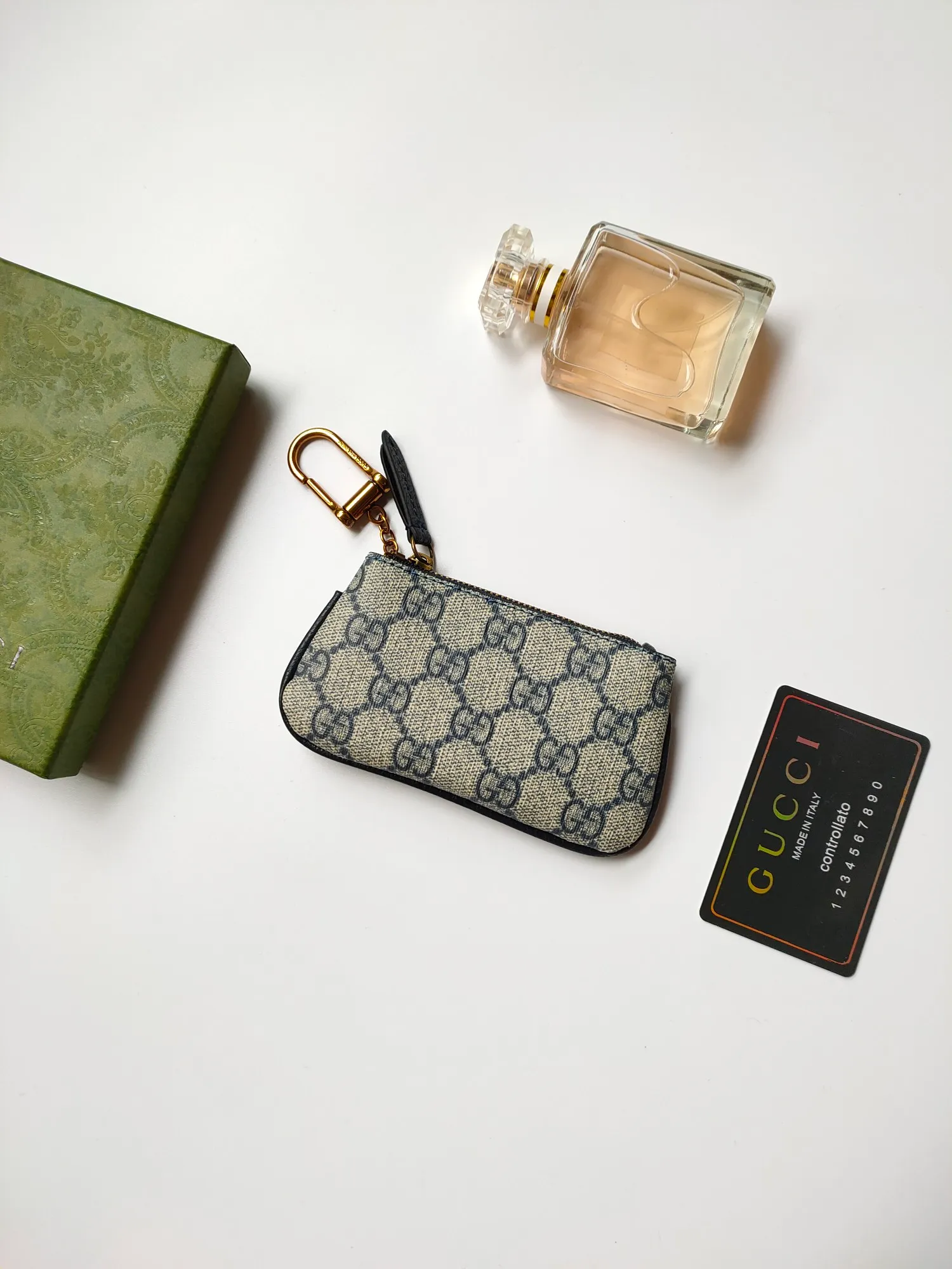 💰130💰 Brand new small coin purse~The lipstick bag is made of Gucci special canvas PVC, with exquisite original factory bronze double G hardware and flexible and unique hook buckles. It is small and exquisite, but has great effect. Model: 671722, size: 12.5x7x1.5cm