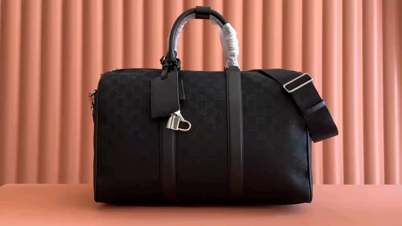 💋💋💋【New Style】Medium travel bag decorated with Gucci GG canvas, black canvas/green canvas original leather shipped! 🐍Model: 834457. short video