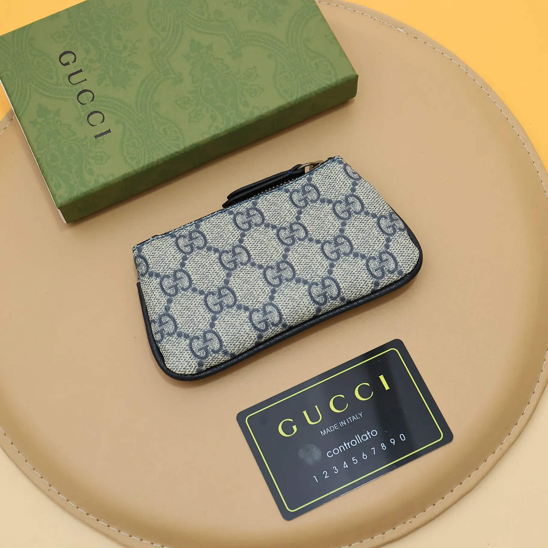 ￥140 GUCCI’s new small coin purse ~ lipstick bag🧃🧃 is made of imported calfskin with embroidered wavy pattern, 🧃🧃 matched with exquisite original factory bronze double G hardware 🧃🧃, flexible and unique hook buckle, small and exquisite, great effect, model: 671722, size: 12.5x7x1.5cm Color: royal blue G letter U