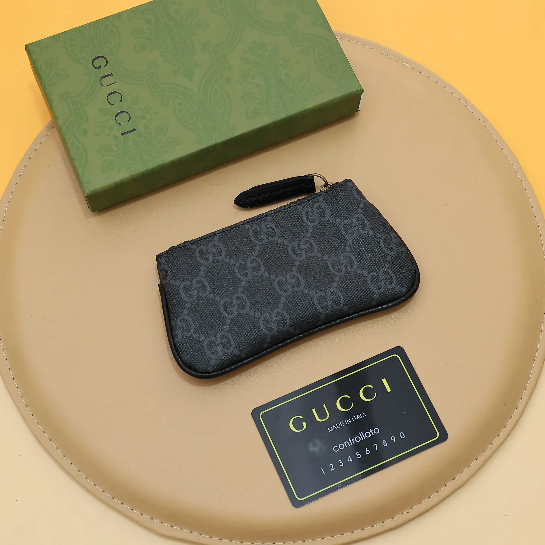 ￥140 GUCCI’s new small coin purse ~ lipstick bag🧃🧃 is made of imported calfskin with embroidered wavy pattern, 🧃🧃 matched with exquisite original factory bronze double G hardware 🧃🧃, flexible and unique hook buckle, small and exquisite, great effect, model: 671722, size: 12.5x7x1.5cm Color: black glue U