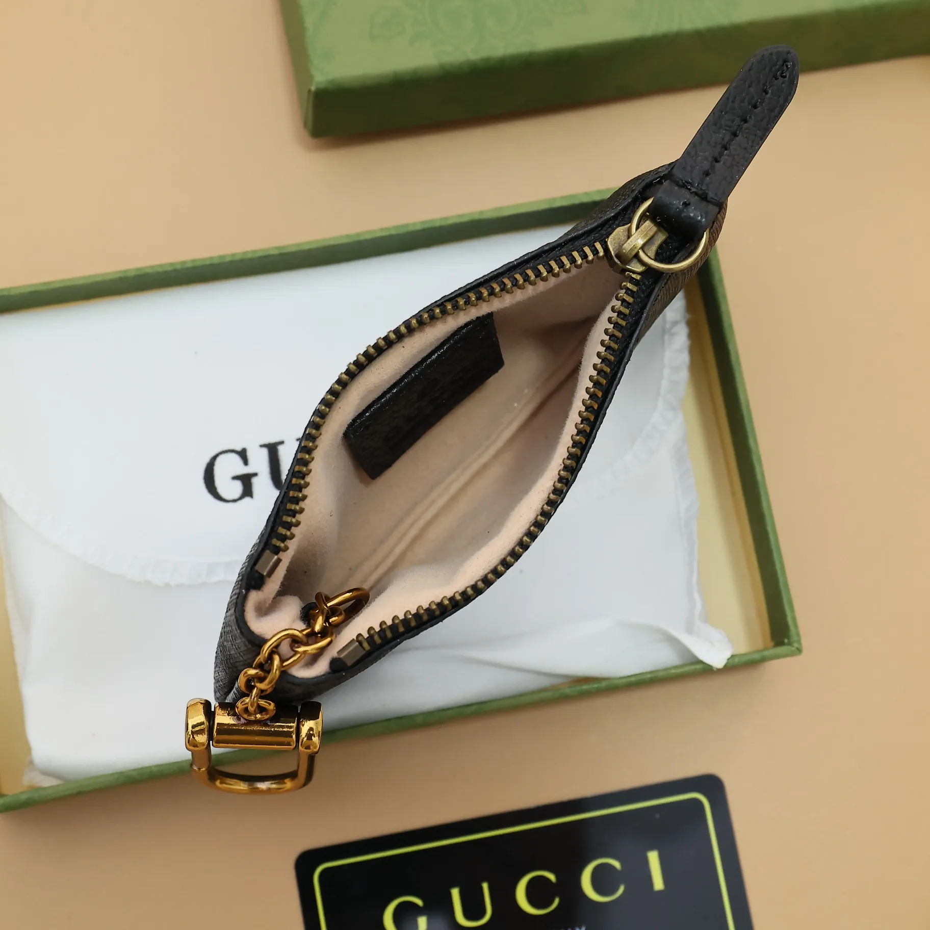 ￥140 GUCCI’s new small coin purse ~ lipstick bag🧃🧃 is made of imported calfskin with embroidered wavy pattern, 🧃🧃 matched with exquisite original factory bronze double G hardware 🧃🧃, flexible and unique hook buckle, small and exquisite, great effect, model: 671722, size: 12.5x7x1.5cm Color: black glue U