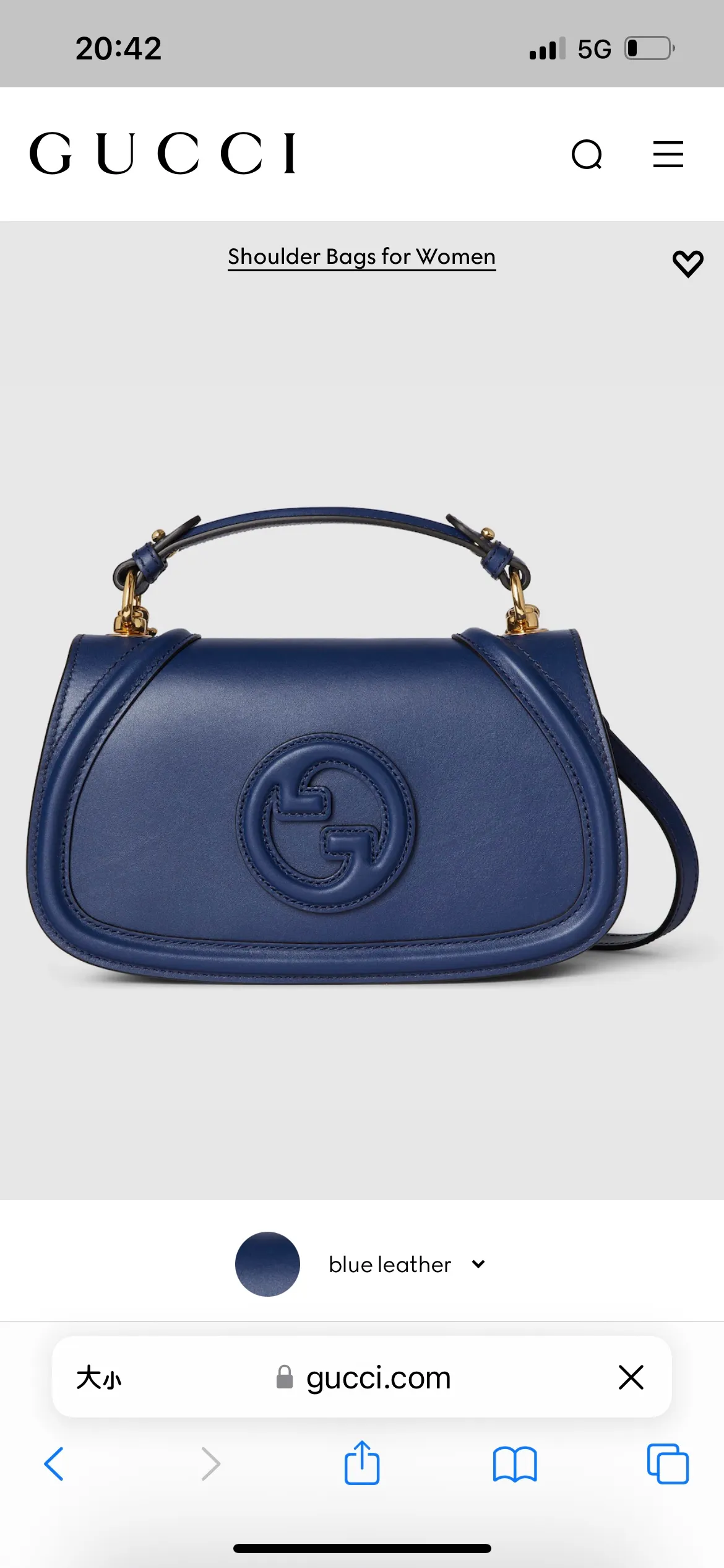 p1500. 💕"With full set of original factory counter packaging"💕[New Product] Gucci Blondie series handbags are decorated with the classic logo that first appeared in the brand series in the early 1970s. They cleverly combine heritage charm and contemporary style, and excellently interpret the brand's classic design and modern essence. This piece has a removable and adjustable leather shoulder strap for added functionality. Dark blue glossy leather Dark blue glossy leather piping Dark blue cotton and linen blend lining Round interlocking Gs Interior: 1 zip pocket Outside: 1 open pocket at back Top handle (5.5cm height) Detachable and adjustable shoulder strap (53cm height); length adjustable between 100cm and 112cm Magnetic closure Ident: 815714. Dimensions: 26.5 cm (width) x 16.5 cm (height) x 8.5 cm (depth) Weight: about 0.6 kg Color: dark blue full leather/original leather. Made in Italy