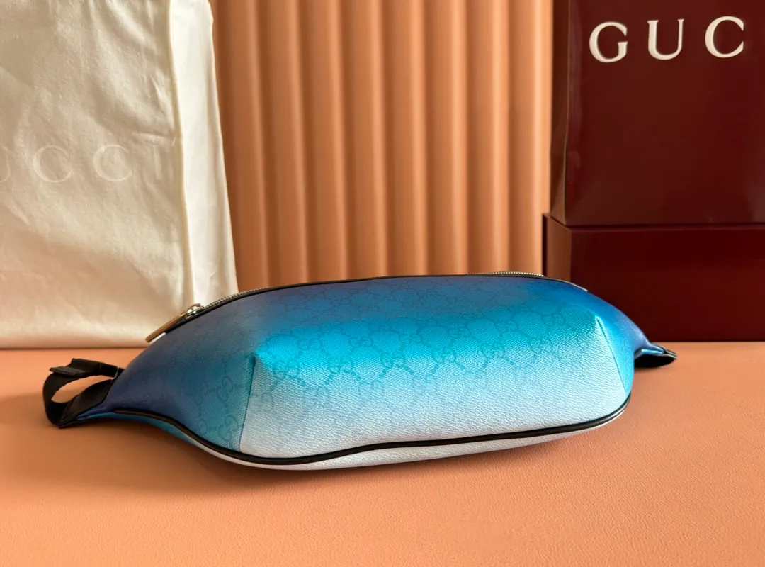 p900💋💋💋【Full set of packaging at the counter】gjia’s unique blue gradient effect printing adds a fashionable aesthetic to this basic functional item. This cross-body bag is made of GG Monogram coated fabric, with all-over gradient printing showing off its ingenious design. Gradient blue GG Monogram coated fabric, dark blue leather trim, all-over gradient print, blue cotton and linen lining, zipper closure, size: 835810. Dimensions: 39cm (width) x 17cm (height) x 4cm (depth) Weight: approx. 0.5kg Color: gradient blue/original leather. Made in Italy