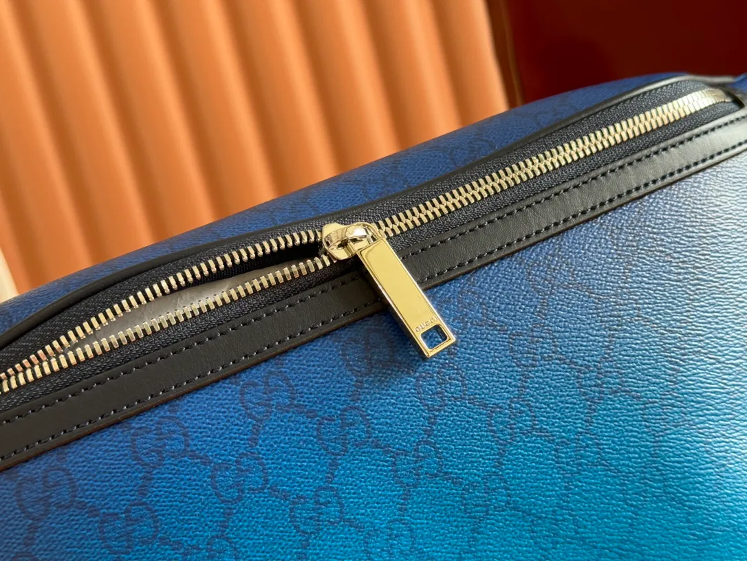 p900💋💋💋【Full set of packaging at the counter】gjia’s unique blue gradient effect printing adds a fashionable aesthetic to this basic functional item. This cross-body bag is made of GG Monogram coated fabric, with all-over gradient printing showing off its ingenious design. Gradient blue GG Monogram coated fabric, dark blue leather trim, all-over gradient print, blue cotton and linen lining, zipper closure, size: 835810. Dimensions: 39cm (width) x 17cm (height) x 4cm (depth) Weight: approx. 0.5kg Color: gradient blue/original leather. Made in Italy