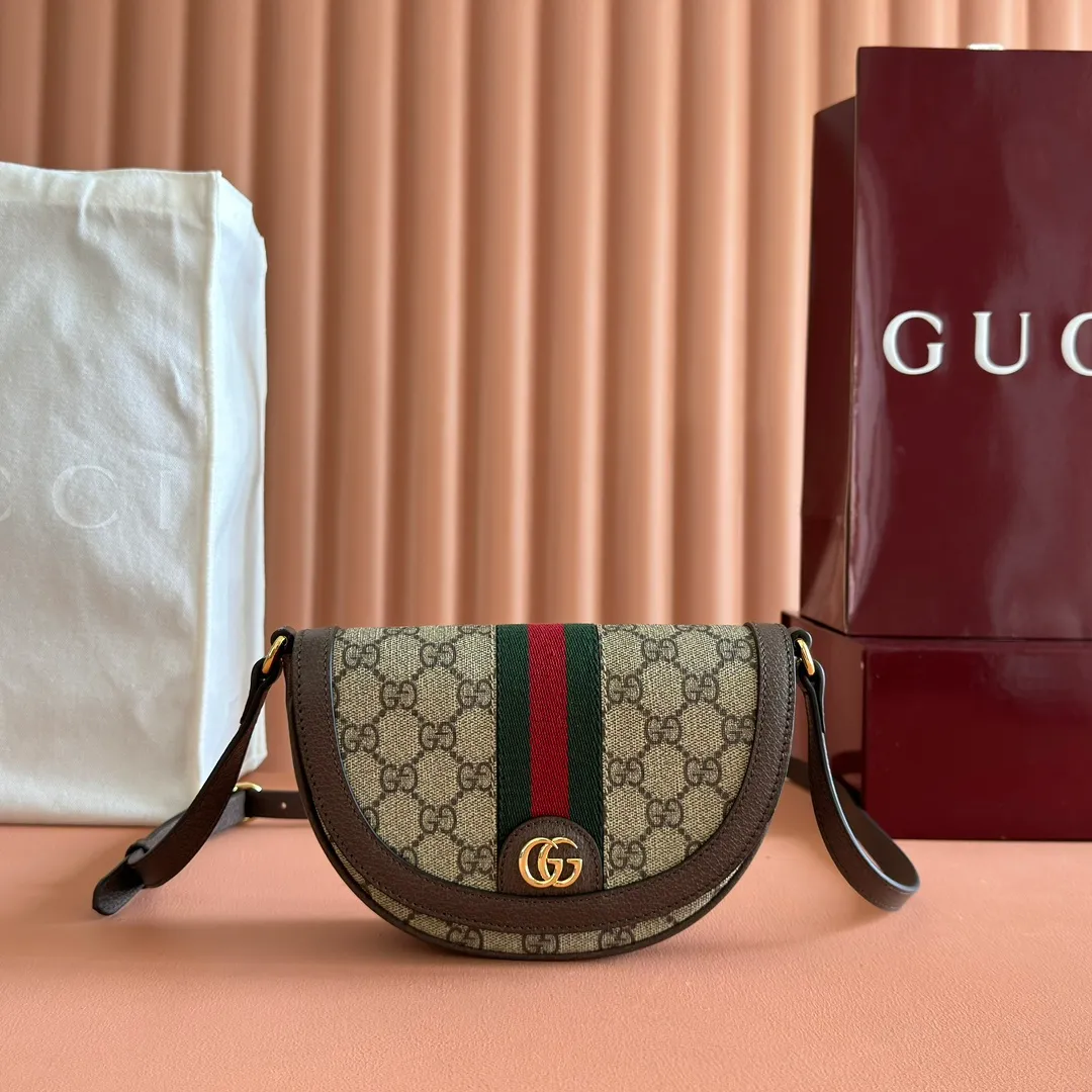 p1000. 📣📣📣【Original leather accessories🌈Configuring full counter packaging】🔥🔥 Ophidia series mini GG shoulder bag. The Ophidia series combines the traditional essence of Gucci with modern design to present dazzling new works with ingenuity. This series combines the two major archive details of webbing and double G accessories, and reinterprets creative shapes and size designs in the early autumn series. Mini shoulder bag crafted in signature beige and ebony GG Supreme canvas. Beige and ebony GG Supreme canvas, brown leather trim, gold-tone hardware, red and green webbing, suede microfiber lining Double G, interior: 2 card compartments, 1 key ring, adjustable shoulder strap. Can be worn cross-body. Magnetic snap, weight: about 0.31 kg. Model: 757309. Dimensions: 20 (W) x 13.5 (H) x 4cm (D) Color: Brown/PVC. Made in Italy