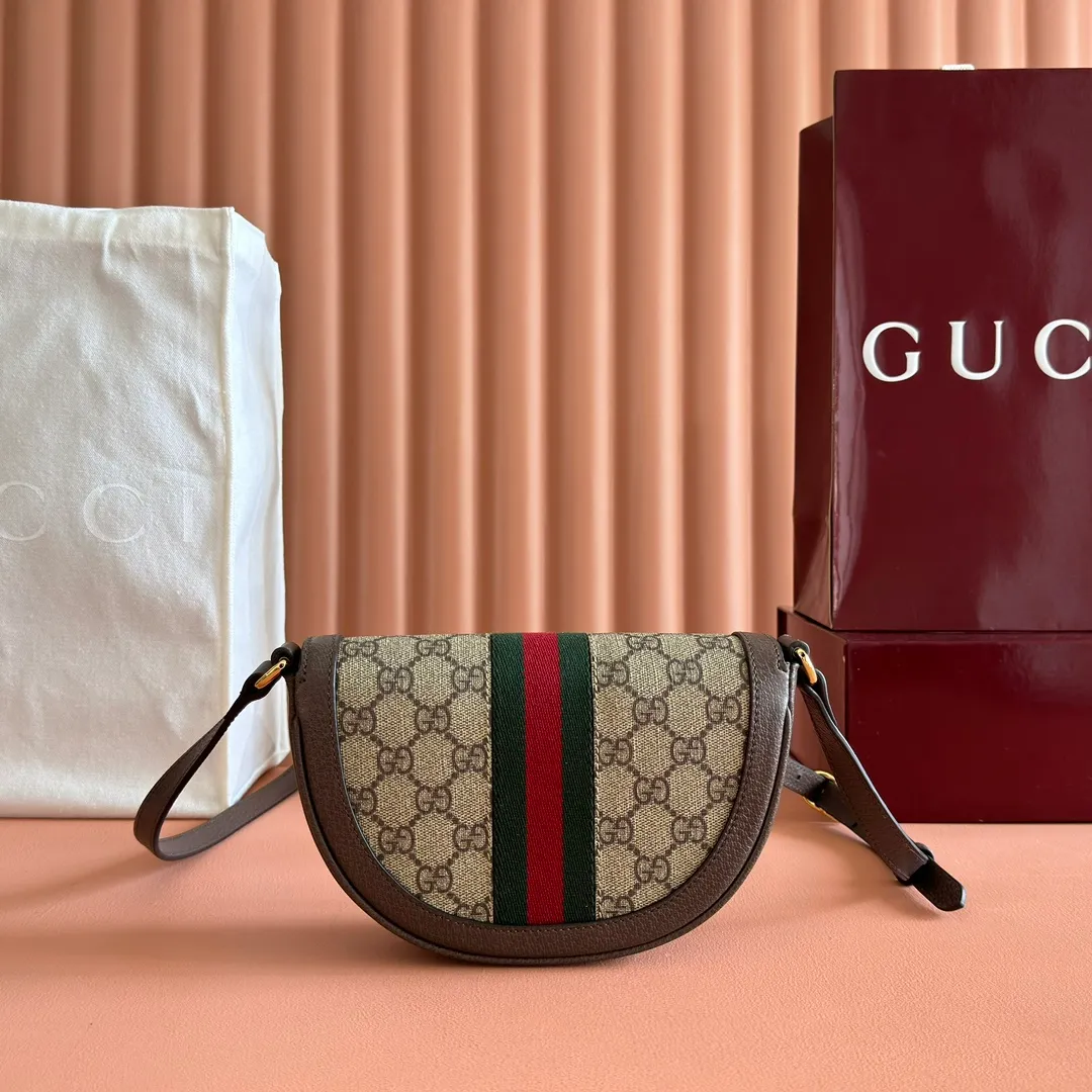 p1000. 📣📣📣【Original leather accessories🌈Configuring full counter packaging】🔥🔥 Ophidia series mini GG shoulder bag. The Ophidia series combines the traditional essence of Gucci with modern design to present dazzling new works with ingenuity. This series combines the two major archive details of webbing and double G accessories, and reinterprets creative shapes and size designs in the early autumn series. Mini shoulder bag crafted in signature beige and ebony GG Supreme canvas. Beige and ebony GG Supreme canvas, brown leather trim, gold-tone hardware, red and green webbing, suede microfiber lining Double G, interior: 2 card compartments, 1 key ring, adjustable shoulder strap. Can be worn cross-body. Magnetic snap, weight: about 0.31 kg. Model: 757309. Dimensions: 20 (W) x 13.5 (H) x 4cm (D) Color: Brown/PVC. Made in Italy