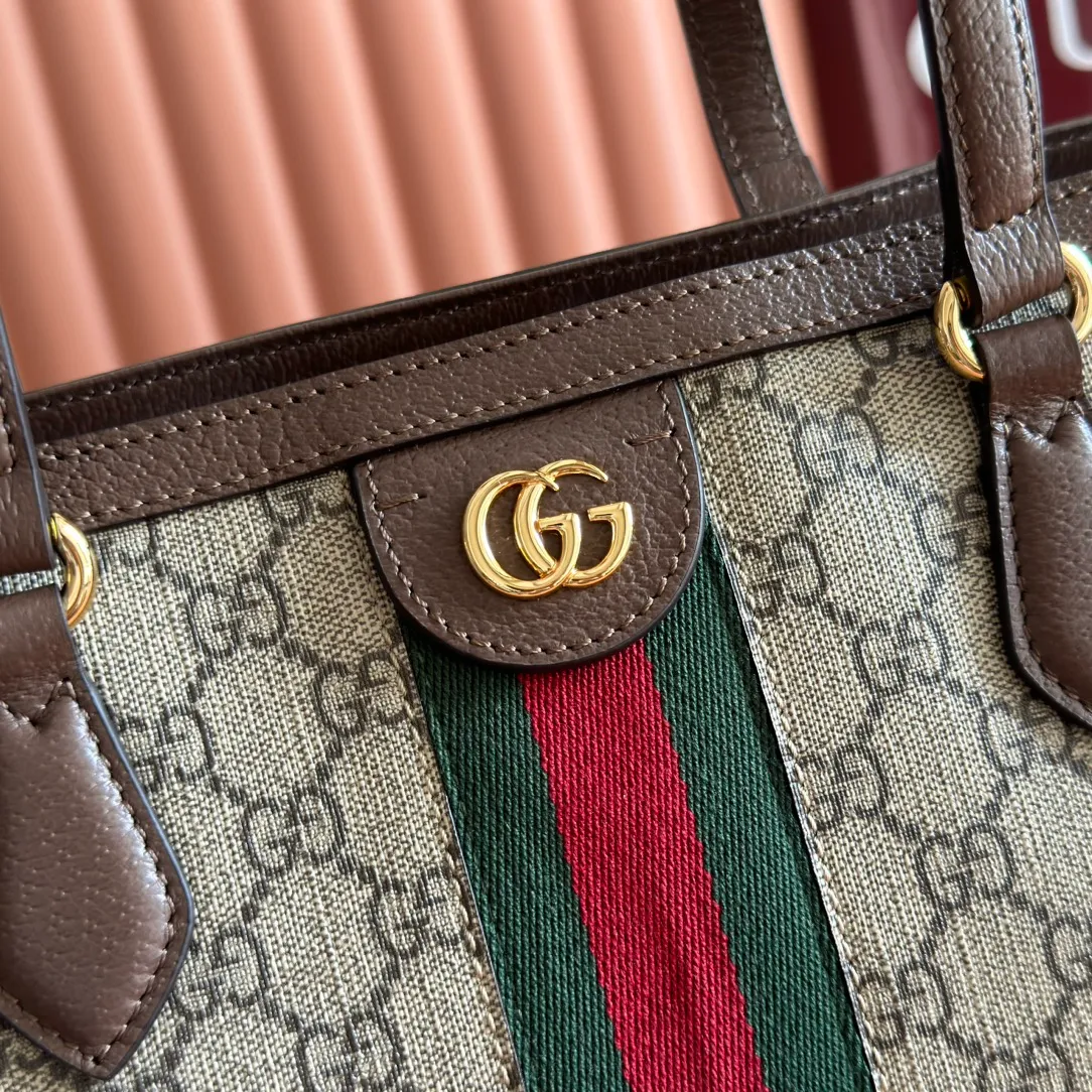 p900. 💋💋💋【Original leather with 🌈(Cdfmall Sanya Duty Free Store Handbag)🔥🔥 💋 Ophidia shopping bag Brown cowhide with GG waterproof fabric to create a retro style, iconic red and green webbing decoration. Model number 631685 brown cloth. Size: 38x28x14cm.