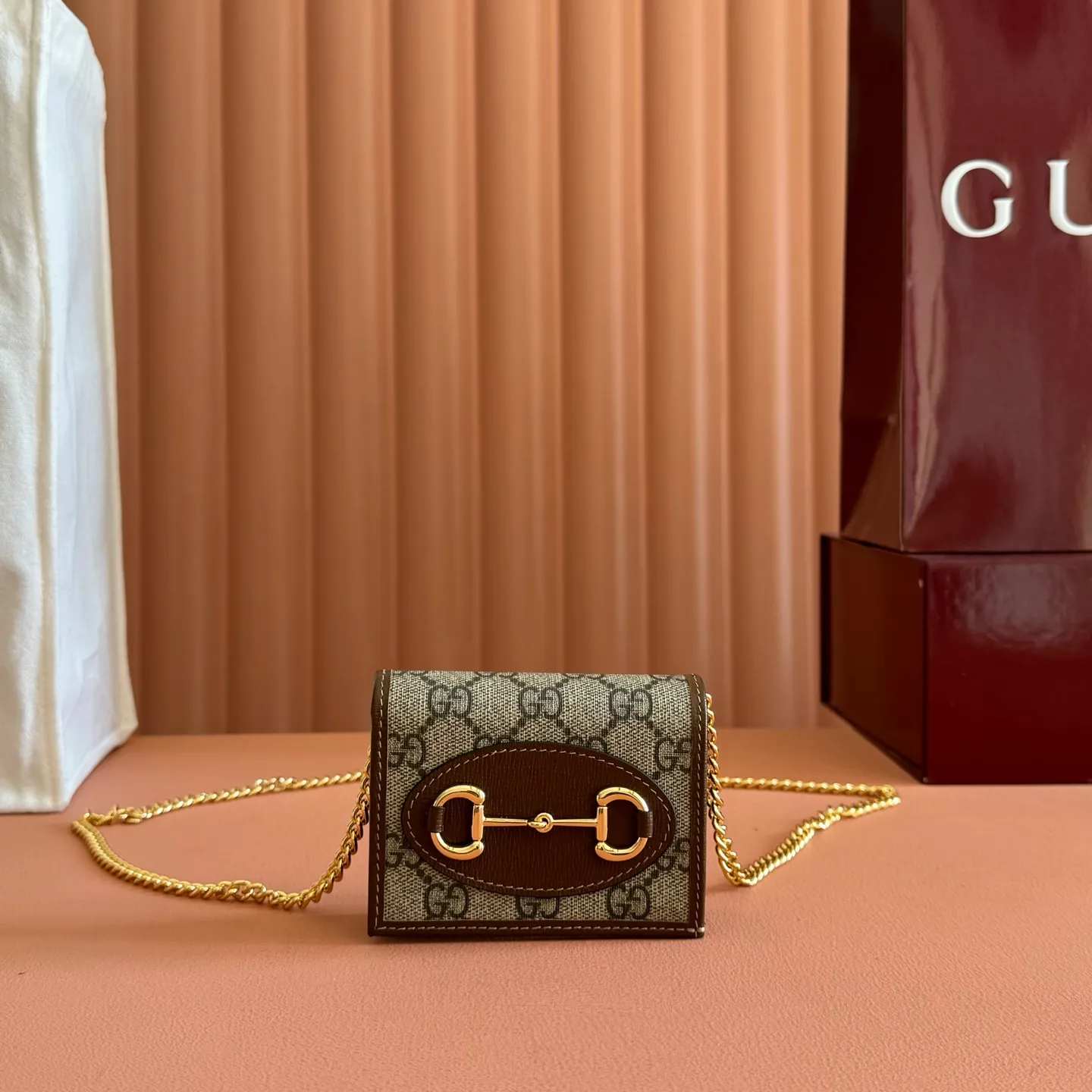 p500. ‼ ️"With full set of original green box packaging"‼ ️G Home👉New style. The market's top exclusive goods control, special/counter quality 💯Using imported cowhide, original hardware! Exquisite workmanship. 💯Exclusive physical photos📷👉The quality can be seen in the picture👄👄😘😘. Style number: 623180. Dimensions: width 11*height 8.5*side width 3. Color: brown. Made in Italy