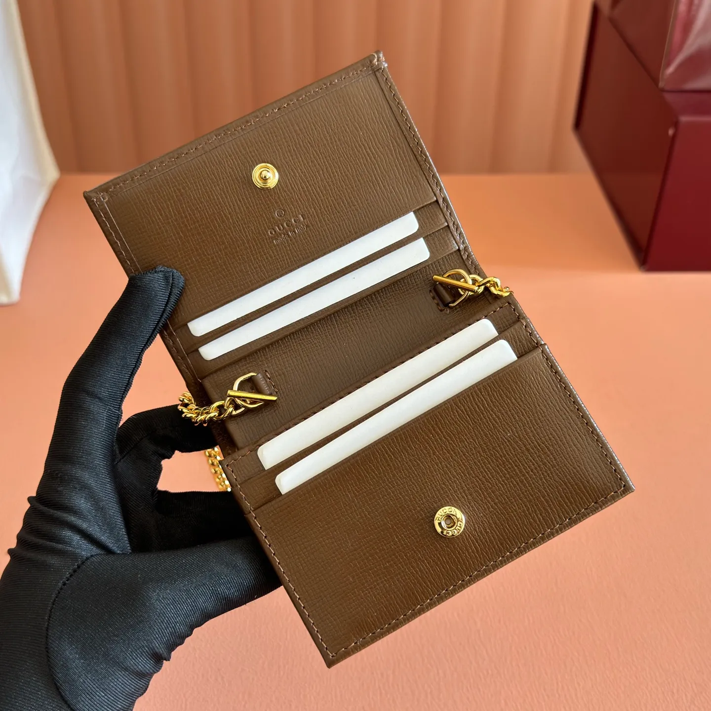p500. ‼ ️"With full set of original green box packaging"‼ ️G Home👉New style. The market's top exclusive goods control, special/counter quality 💯Using imported cowhide, original hardware! Exquisite workmanship. 💯Exclusive physical photos📷👉The quality can be seen in the picture👄👄😘😘. Style number: 623180. Dimensions: width 11*height 8.5*side width 3. Color: brown. Made in Italy