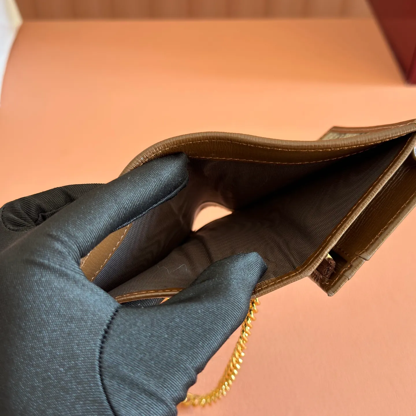 p500. ‼ ️"With full set of original green box packaging"‼ ️G Home👉New style. The market's top exclusive goods control, special/counter quality 💯Using imported cowhide, original hardware! Exquisite workmanship. 💯Exclusive physical photos📷👉The quality can be seen in the picture👄👄😘😘. Style number: 623180. Dimensions: width 11*height 8.5*side width 3. Color: brown. Made in Italy