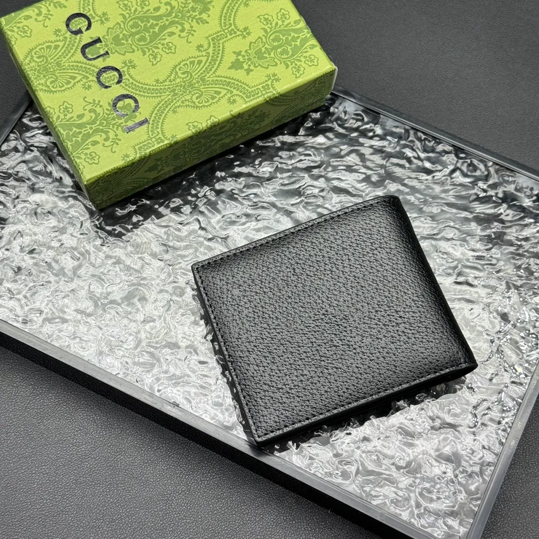 💰120 💎Top original version 🇮🇹GG Marmont series leather bi-fold wallet, Gucci continues to update the color matching, adding more refined tones. In new colors and combinations, the brand uses a modern perspective to reinterpret the classic GG Marmont series. This bifold wallet is crafted from black leather with branded hardware in gold-tone. Black leather, gold-tone hardware, Double G, eight card slots, two bill compartments. Model: 523664. Dimensions: 11x9