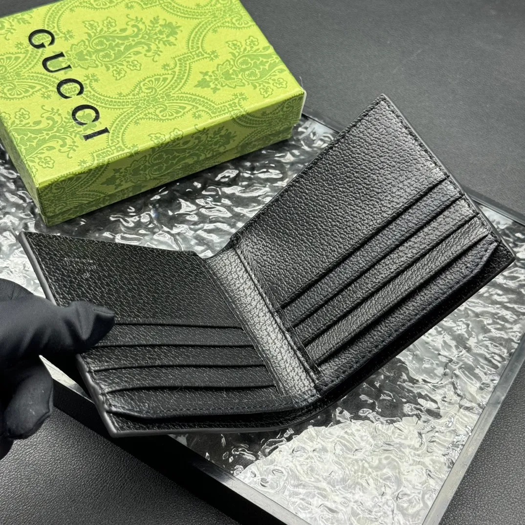 💰120 💎Top original version 🇮🇹GG Marmont series leather bi-fold wallet, Gucci continues to update the color matching, adding more refined tones. In new colors and combinations, the brand uses a modern perspective to reinterpret the classic GG Marmont series. This bifold wallet is crafted from black leather with branded hardware in gold-tone. Black leather, gold-tone hardware, Double G, eight card slots, two bill compartments. Model: 523664. Dimensions: 11x9