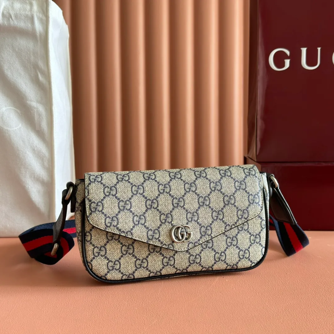 p900🔥🔥🔥[Original leather - equipped with counter packaging] The GUCCI Ophidia series continues to grow and develop, and a variety of unique shapes and materials will be launched every season. Crafted in beige and ebony GG Supreme canvas, this mini bag features Double G hardware and a webbing shoulder strap. Model 764961 is made of counter-quality imported cowhide and matched with genuine open-plate copper hardware. Dimensions-13x22x4cm
