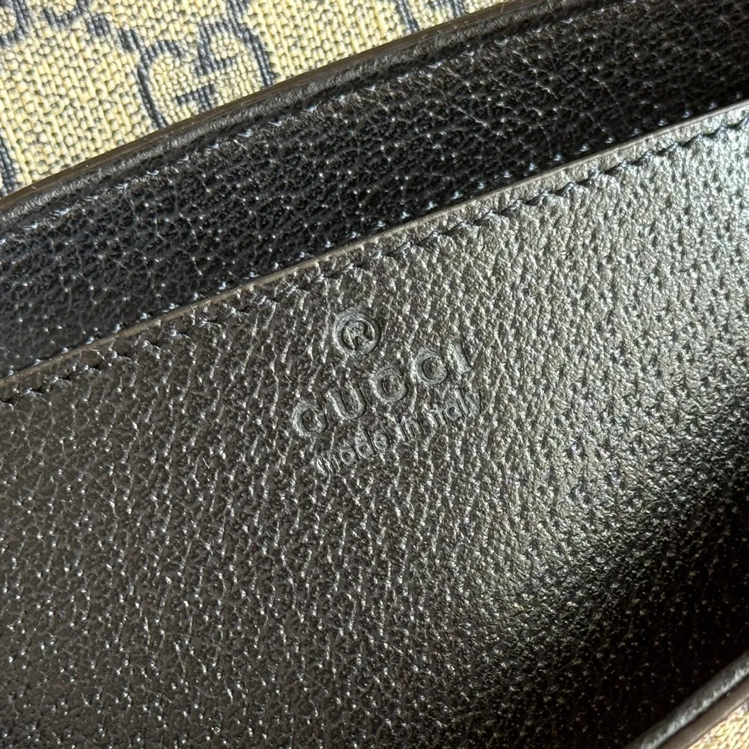p900🔥🔥🔥[Original leather - equipped with counter packaging] The GUCCI Ophidia series continues to grow and develop, and a variety of unique shapes and materials will be launched every season. Crafted in beige and ebony GG Supreme canvas, this mini bag features Double G hardware and a webbing shoulder strap. Model 764961 is made of counter-quality imported cowhide and matched with genuine open-plate copper hardware. Dimensions-13x22x4cm