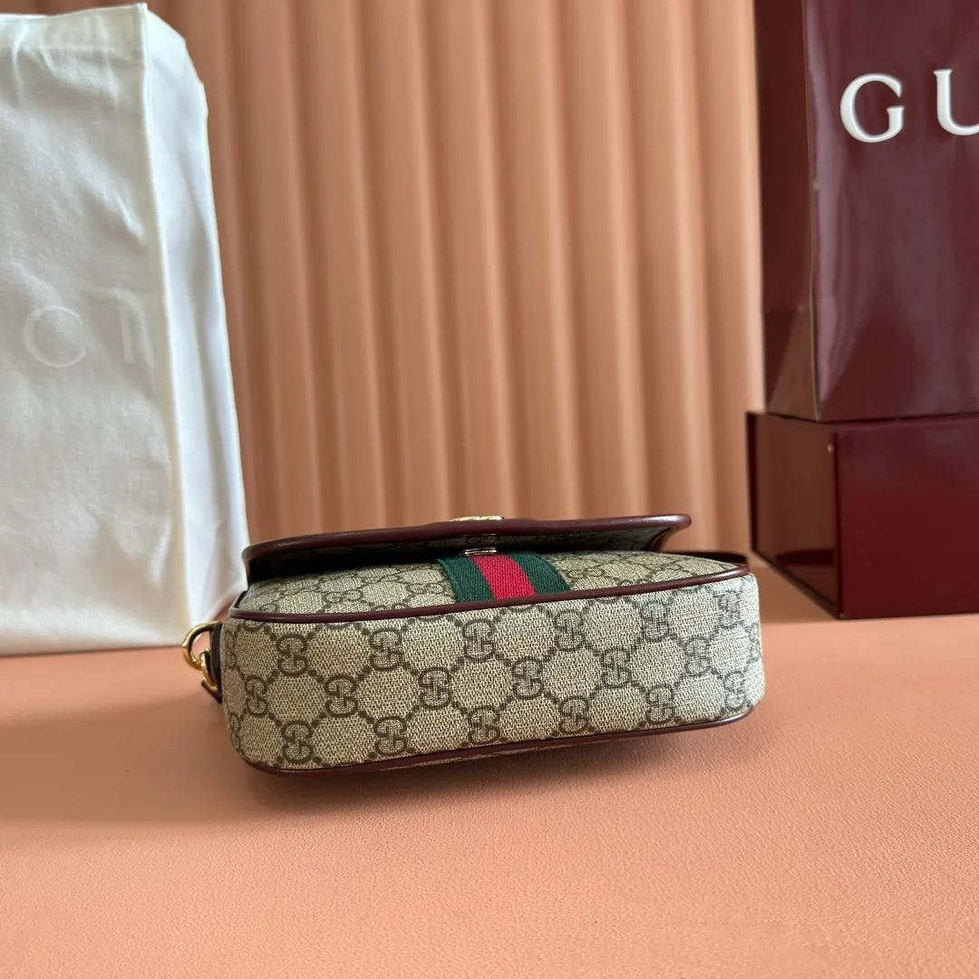 p960. 💋💋💋"With full set of original counter packaging"💋[New Product] The Ophidia series dazzlingly presents novel silhouettes and functions. It is ingeniously interpreted in iconic beige and brown colors to create a new bag item with soft texture. Beige and dark brown GG canvas Ankara red leather trim Light gold tone hardware Green cotton lining Double G Interior: One open pocket Carry handles (2.5 cm high) Removable and adjustable leather shoulder strap (height: 46 cm to 54 cm; length: 101 cm to 116 cm) Ident.: 836843. Dimensions: 20cm (width) x 16cm (height) x 5cm (depth) Weight: approx. 0.55kg Color: Brown Anchor Red/PVC. Made in Italy
