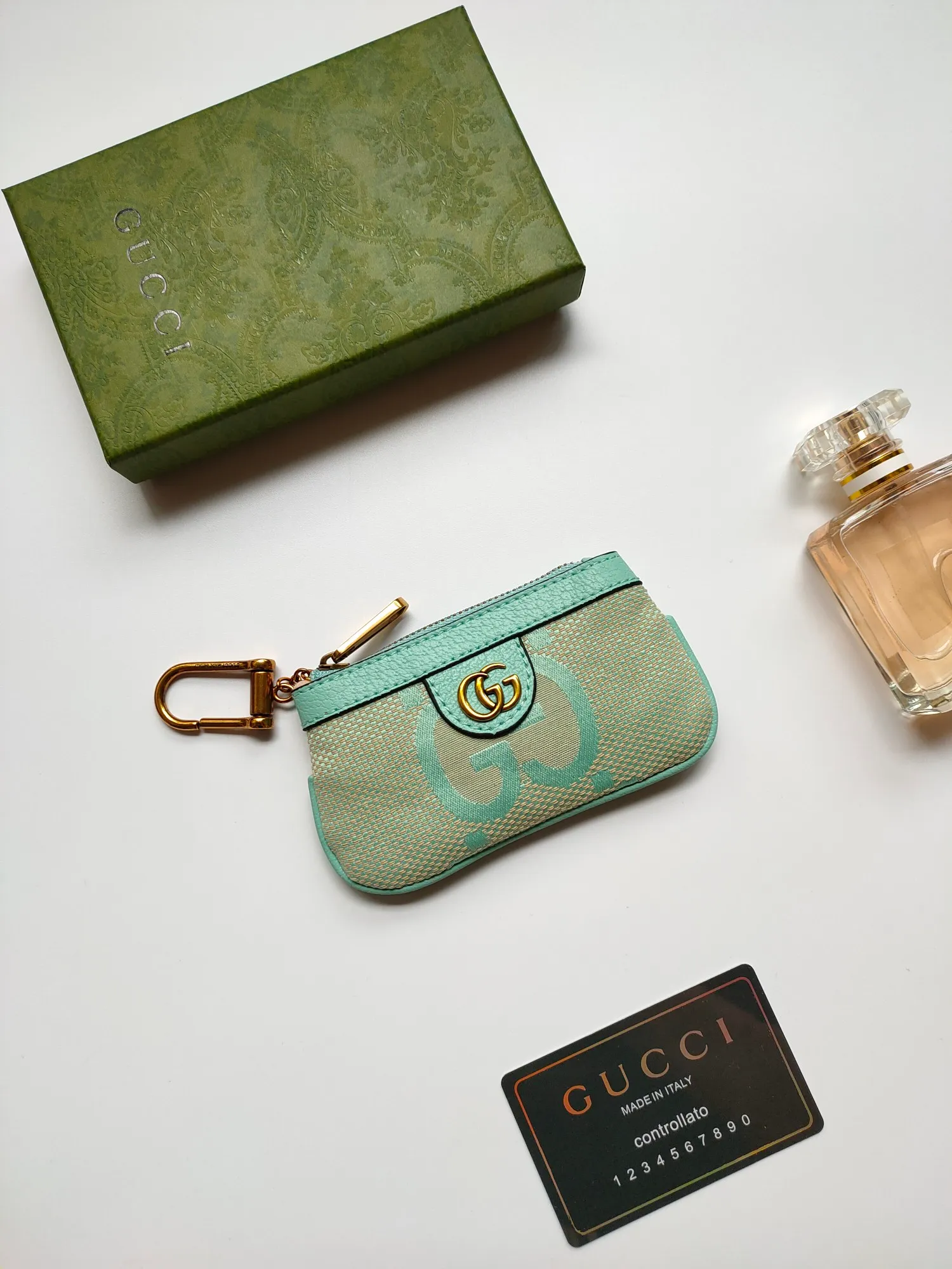 💰130💰New small coin purse~The lipstick bag is made of Gucci's new large-character fabric, with exquisite original factory bronze double G hardware and flexible and unique hook buckles. It is small and exquisite, but has great effect. Model: 671722, size: 12.5x7x1.5cm