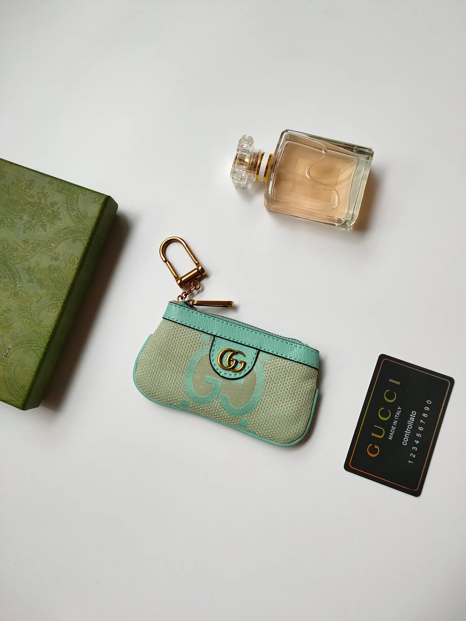 💰130💰New small coin purse~The lipstick bag is made of Gucci's new large-character fabric, with exquisite original factory bronze double G hardware and flexible and unique hook buckles. It is small and exquisite, but has great effect. Model: 671722, size: 12.5x7x1.5cm