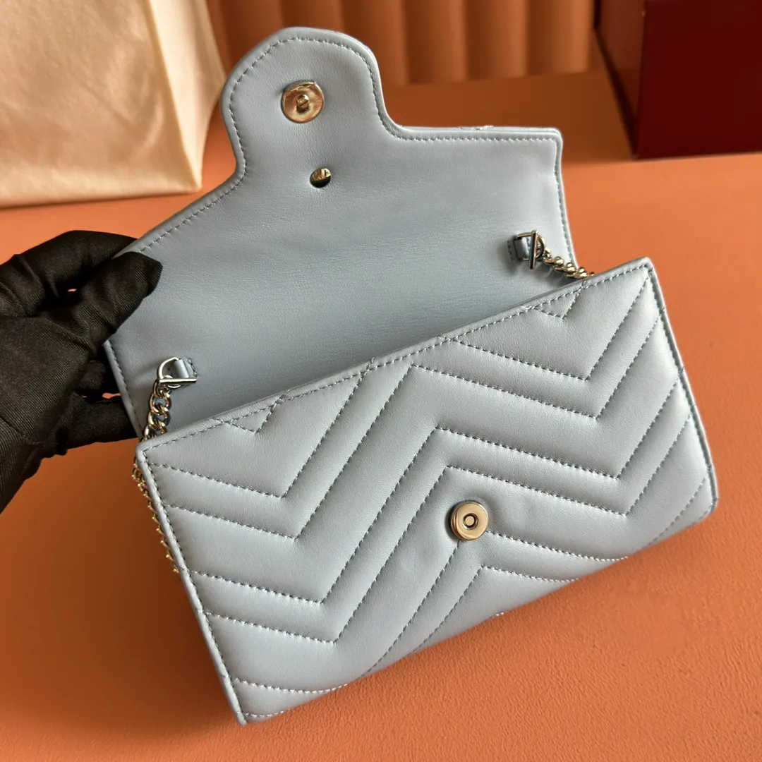 p760. 💋💋💋"With full set of original counter packaging" [New product] This GG Marmont series chain wallet is crafted with Matelassé cow leather. The series' iconic double G accessories make the entire design fuller. Black quilted V-shaped calfskin Leather Light gold-tone hardware Black taffeta lining Double G Interior: six card compartments, one zip pocket and one flap pocket Chain shoulder strap (60 cm high) Press-button closure Ident.: 837745. Dimensions: 20cm (width) x 12cm (height) x 4cm (depth) Weight: approx. 357g
