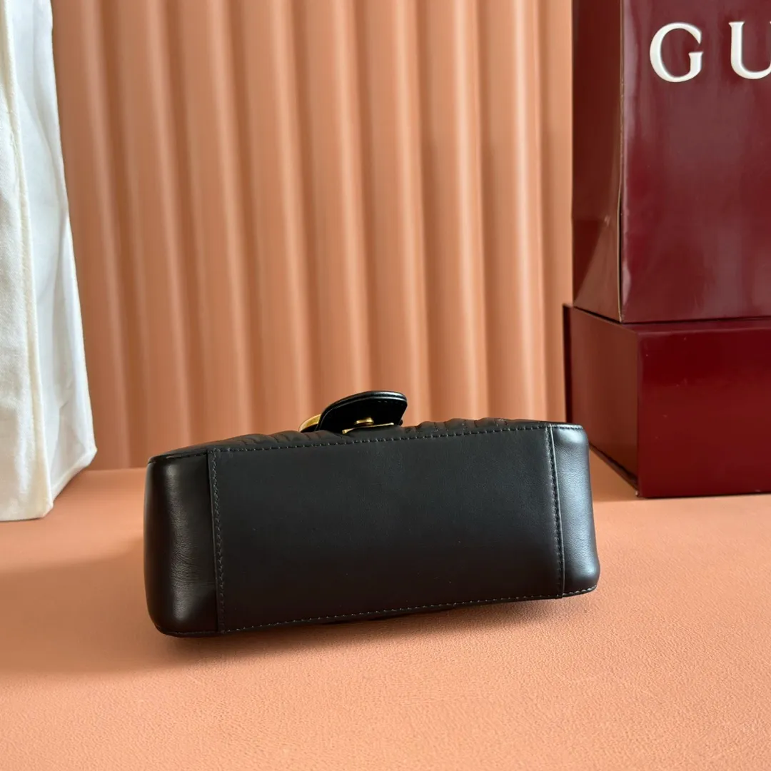 p1280. 📣📣📣【Original leather accessories🌈Full set of counter packaging】🔥🔥 ‼ ‼ "Marmont Italian Original Leather"‼ ‼ Have you picked up the addictive Gucci bags? The elegant and exquisite design of the GG Marmont series has captured the hearts of many girls! At the same time, it is also a must-have versatile item for global experts! Super awesome! Model: 547260. Size: 21*15.5*8. Color: black