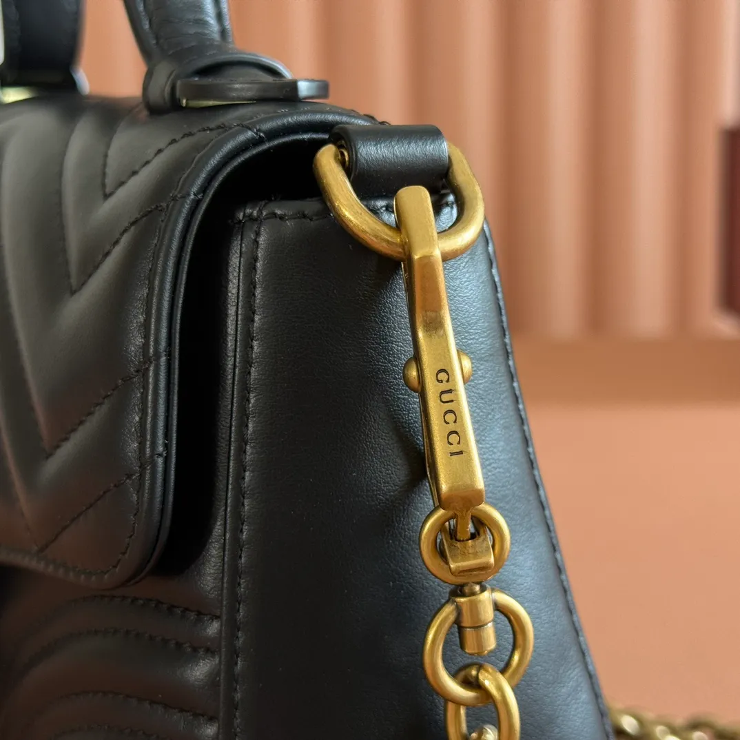 p1280. 📣📣📣【Original leather accessories🌈Full set of counter packaging】🔥🔥 ‼ ‼ "Marmont Italian Original Leather"‼ ‼ Have you picked up the addictive Gucci bags? The elegant and exquisite design of the GG Marmont series has captured the hearts of many girls! At the same time, it is also a must-have versatile item for global experts! Super awesome! Model: 547260. Size: 21*15.5*8. Color: black