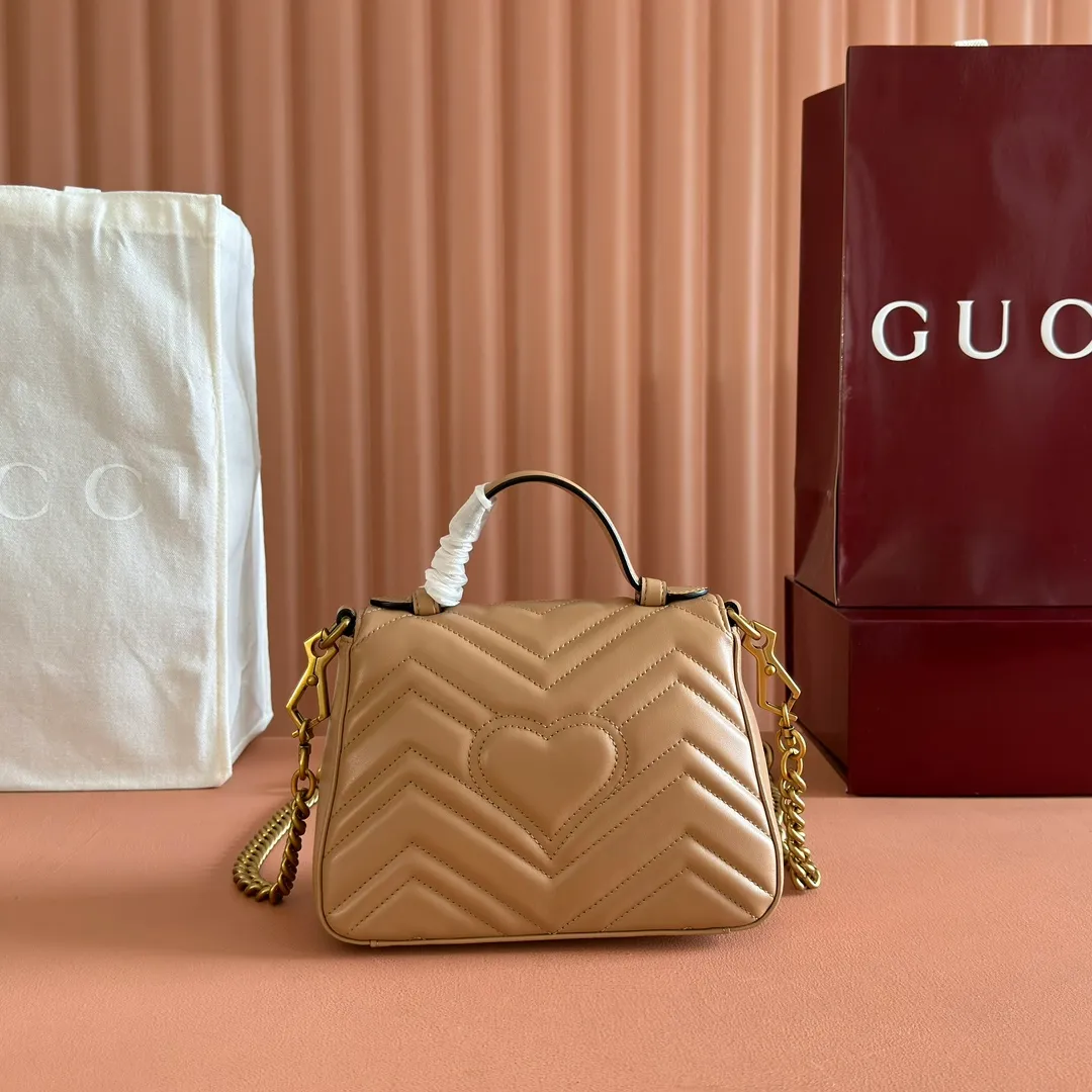 p1280. 📣📣📣【Original leather accessories🌈Full set of counter packaging】🔥🔥 ‼ ‼ "Marmont Italian Original Leather"‼ ‼ Have you picked up the addictive Gucci bags? The elegant and exquisite design of the GG Marmont series has captured the hearts of many girls! At the same time, it is also a must-have versatile item for global experts! Super awesome! Model: 547260. Size: 21*15.5*8. Color: rose