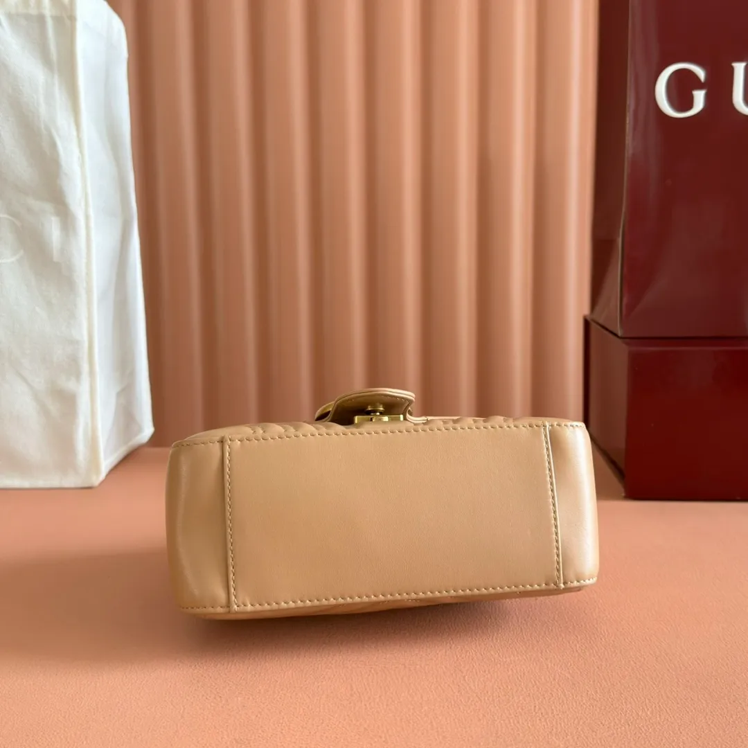 p1280. 📣📣📣【Original leather accessories🌈Full set of counter packaging】🔥🔥 ‼ ‼ "Marmont Italian Original Leather"‼ ‼ Have you picked up the addictive Gucci bags? The elegant and exquisite design of the GG Marmont series has captured the hearts of many girls! At the same time, it is also a must-have versatile item for global experts! Super awesome! Model: 547260. Size: 21*15.5*8. Color: rose