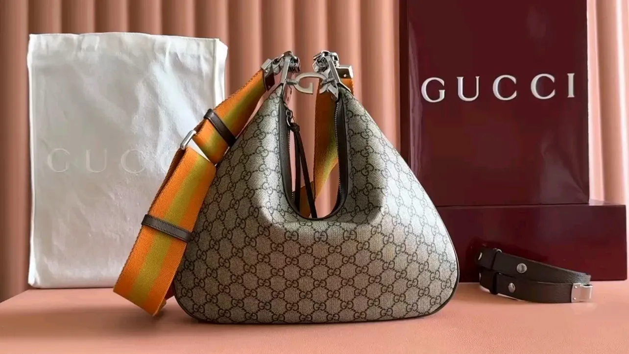 💋💋💋【Original leather accessories🌈(equipped with full counter packaging)🔥🔥702823 Gucci Attache series shoulder bag
