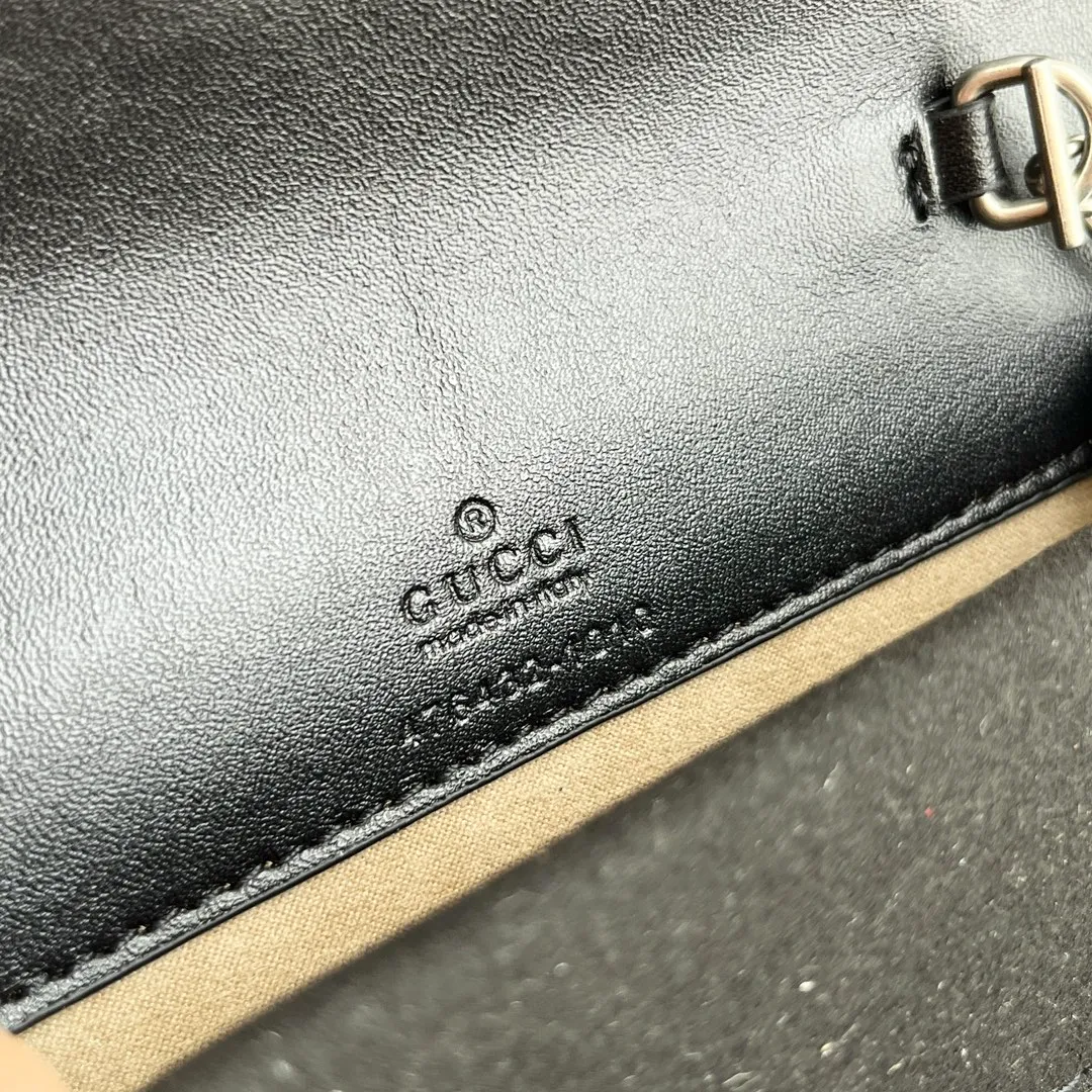 Actual shot #💰260 with box Model: 476432 Black Size: 16.5x10x4.5cm 𝙂𝙪𝙘𝙘𝙞 𝘿𝙞𝙤𝙣𝙮𝙨𝙪𝙨 𝙈𝙞𝙣𝙞 16.5 Xiaogujia’s entry-level small bag is recommended. It’s not worth mentioning. It’s a classic model that can be said to be the symbol of Xiaogujia. The classic mini Dionysian buckle is paired with calfskin. This bag has a very high appearance rate. It is simply a tool for daily wear and is very popular on the street❗️