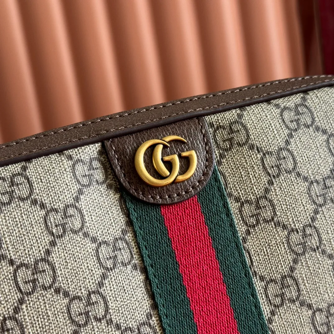 p940. 📣📣📣[Original leather accessories🌈Full set of counter packaging]🔥🔥 Ophidia series GG shoulder bag 9C2ST This Ophidia series shoulder bag inherits the timeless design and is carefully made of traditional beige and ebony GG Supreme canvas materials inspired by the archive design of the 1930s. Classic metal hardware and iconic logos imbue this timeless piece with rich heritage. Ebony GG Supreme canvas, environmentally friendly material. Model: 699439. Dimensions: 24.5x 16x 4.5cm. Color: brown/pvc. Made in Italy