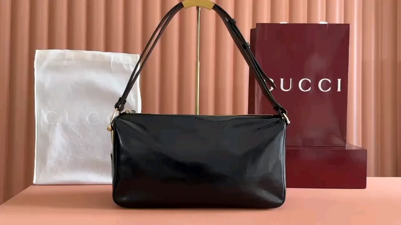 💋💋💋【New】Gucci Half Horsebit series large shoulder bag, pleated original leather is shipped, 🐍Model: 860530. Combination short video