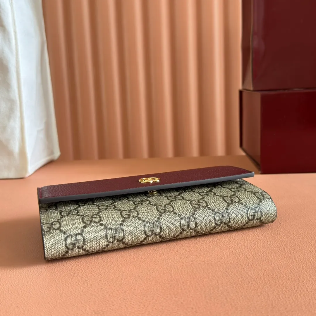 p460📣📣📣 [Original leather with full counter packaging]🔥🔥 ‼ ️The new Ophidia series❣ Made of calfskin imported from Italy, equipped with classic double G hardware, a new style and contour support are now available. A structural shape in which the inner side is divided into intervals. Since the chain strap is removable, it can also be used as a mini bag. ️😘Made from top overseas hardware, 💍Model: 456116 Size: W19xH10xD2.5