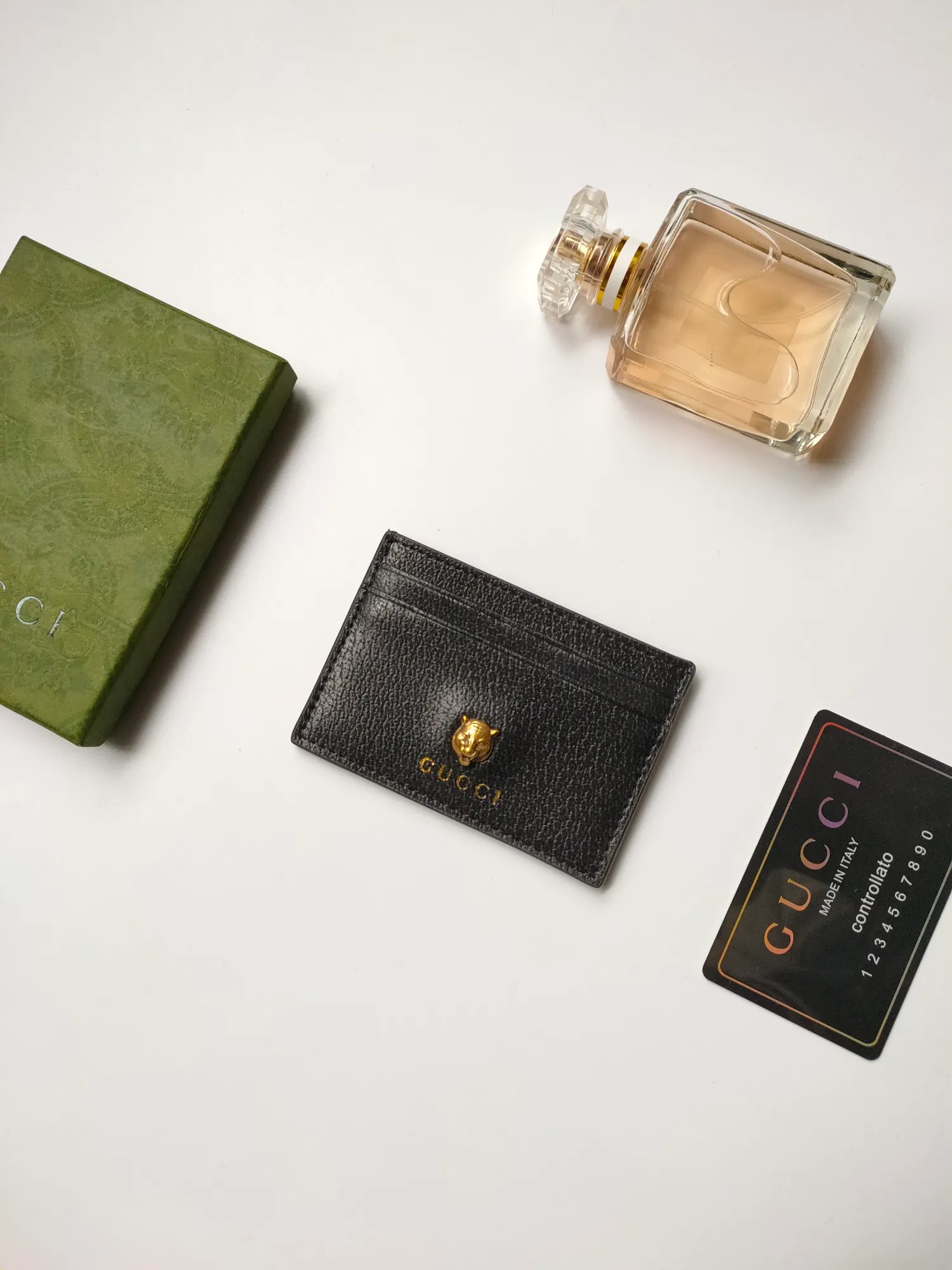 ￥90 💰GUCCI ‼ Counter quality, original single leather, model 436022🥇Card holder 🐂Made of imported iconic hardware metal and wild boar effect calfskin👏🏻Thick to the touch,‼ The printing pattern is clear and distinct😍Color: black leather. Size:w10×h7cm.
