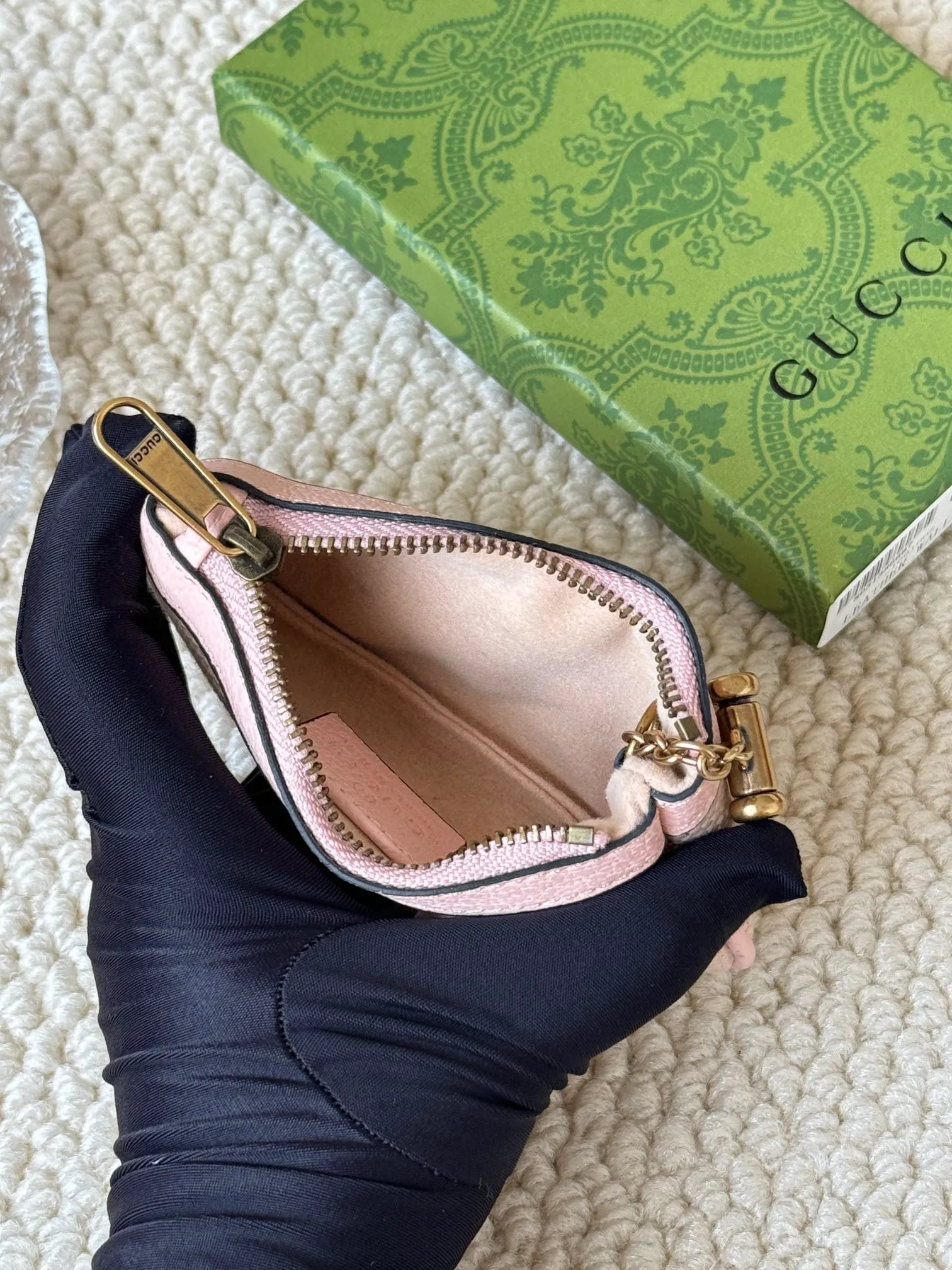 💰140 gucci new small coin purse ~ lipstick bag! Cowhide + PVC with exquisite original factory hardware! Flexible and unique hook buckle, small and exquisite, with great effect. Model: 671722, size: 12x7.5x1.5cm.