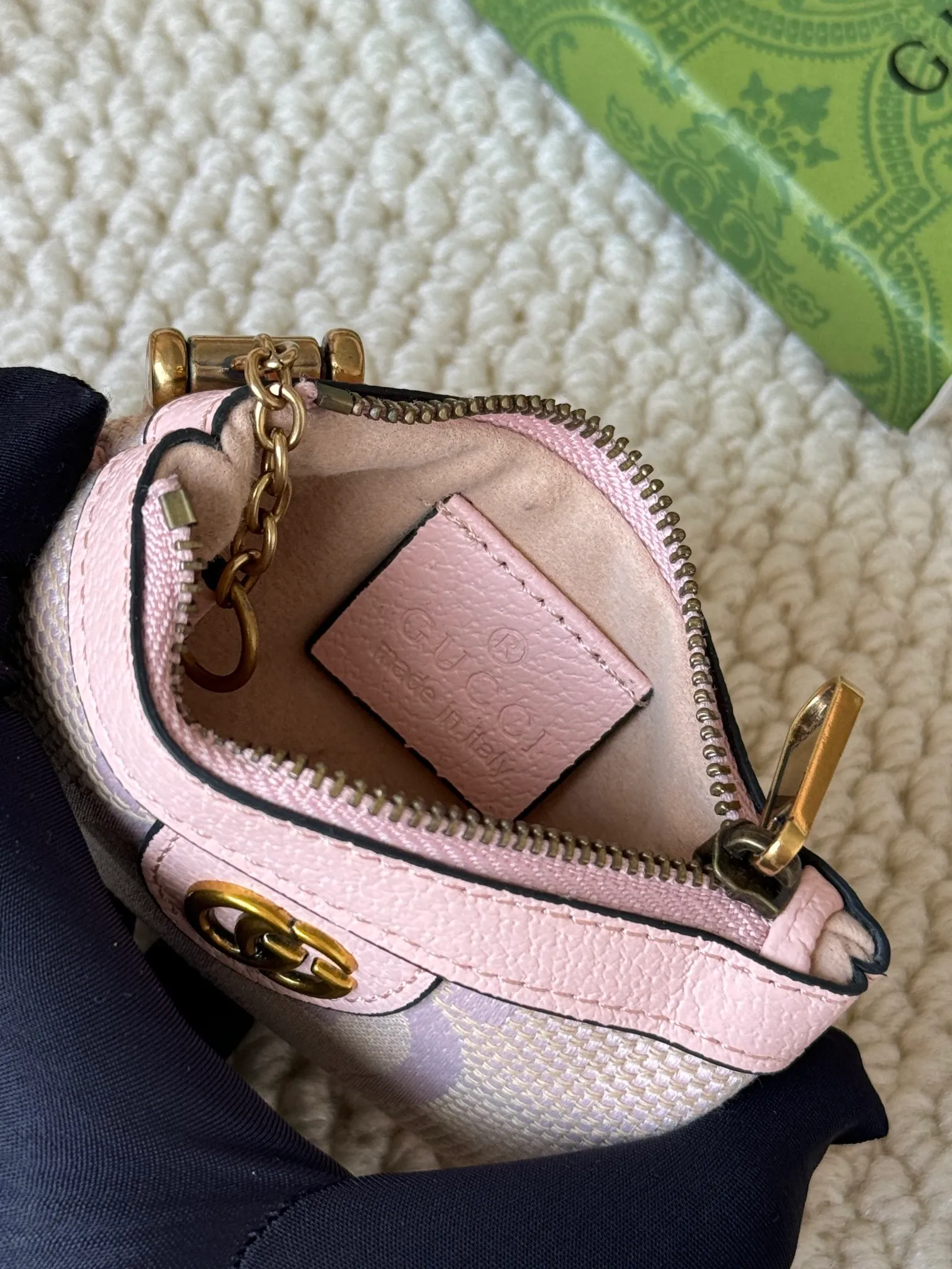 💰140 gucci new small coin purse ~ lipstick bag! Cowhide + PVC with exquisite original factory hardware! Flexible and unique hook buckle, small and exquisite, with great effect. Model: 671722, size: 12x7.5x1.5cm.