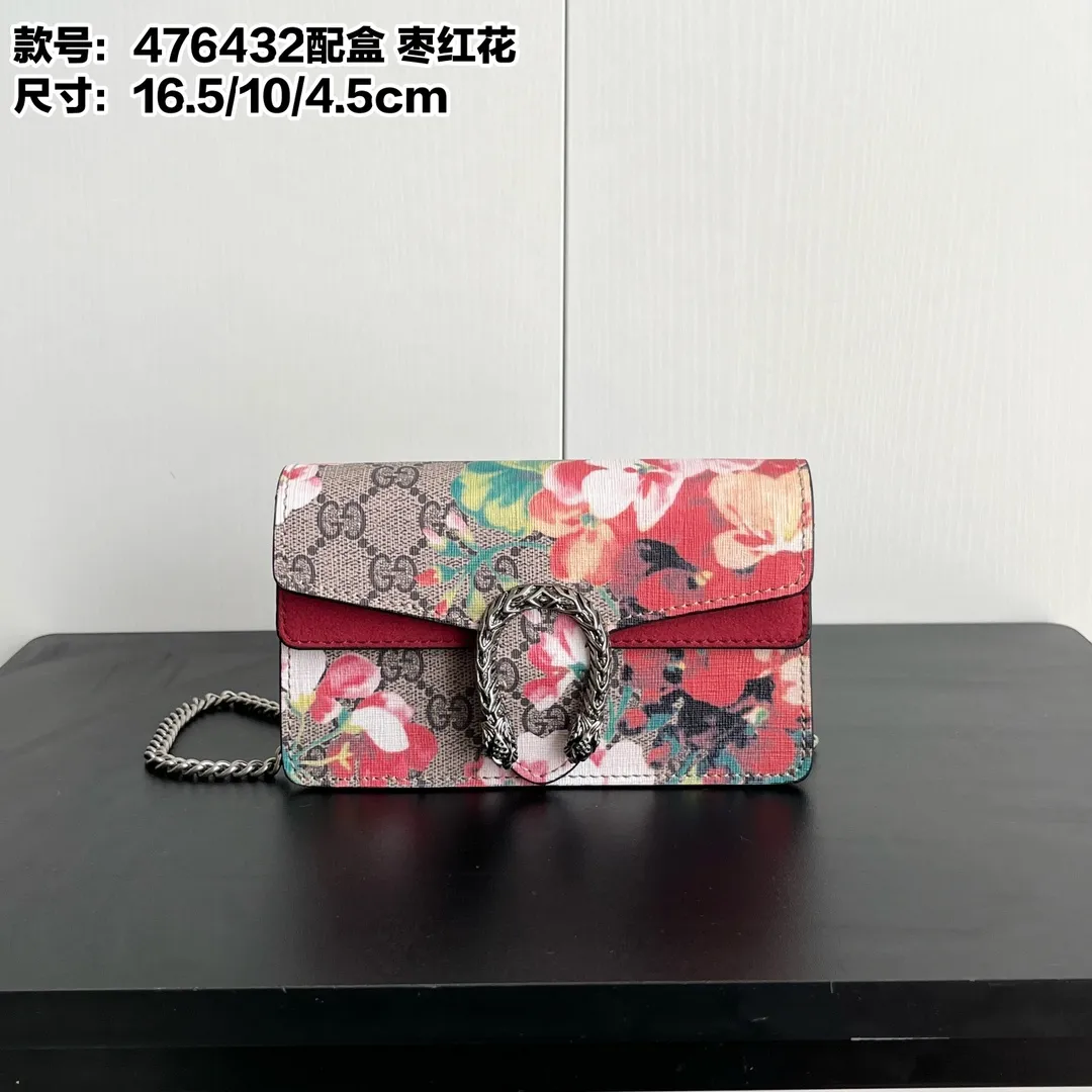 Actual shot #💰240 with box Model: 476432 Date Red Flower Size: 16.5x10x4.5cm 𝙂𝙪𝙘𝙘𝙞 𝘿𝙞𝙤𝙣𝙮𝙨𝙪𝙨 𝙈𝙞𝙣𝙞 16.5 Xiaogujia’s entry-level small bag is recommended. It’s not worth mentioning. It’s a classic model that can be said to be the symbol of Xiaogujia. The classic mini Dionysian buckle is paired with calfskin. This bag has a very high appearance rate. It is simply a tool for daily wear and is very popular on the street❗️