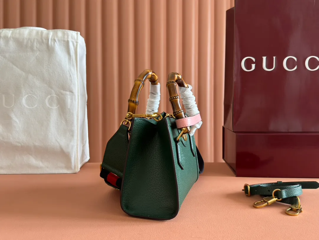 p1420. 📣📣📣【Original leather with complete packaging】🔥🔥Mini tote bag combines two recognizable brand elements, bamboo handles and double G accessories. The blue leather material and two khaki buckles complement each other, highlighting the smart and elegant temperament. Mini size: 20*16*10cm Model: 702732.