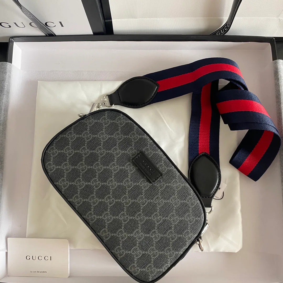 Actual shot #💰220 Model: 574886g Size: 24.5x15x7cm GUCCI gg black series crossbody camera bag is carefully made of soft high-grade PVC waterproof material! The simple design is combined with the brand's classic iconic red and green webbing.