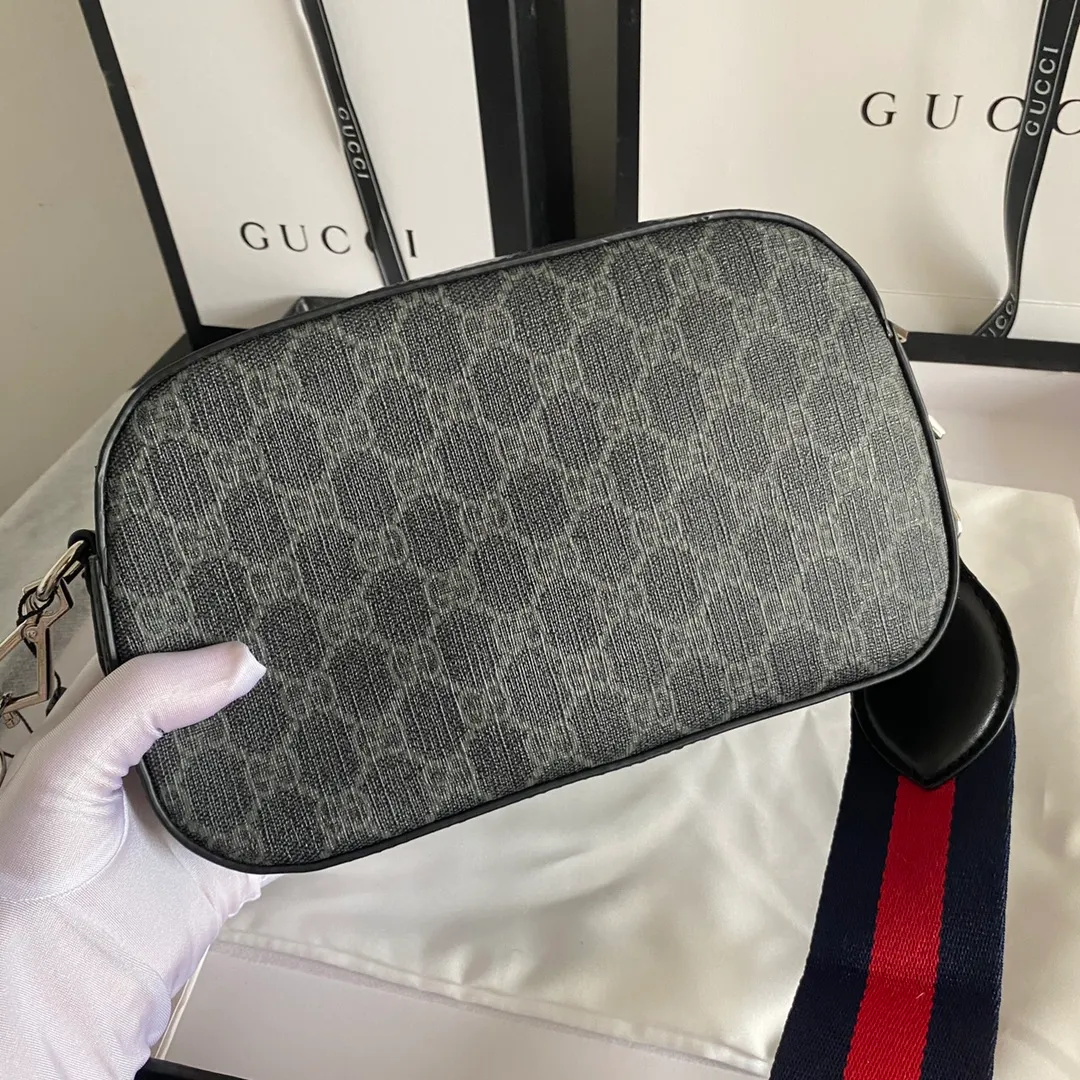 Actual shot #💰220 Model: 574886g Size: 24.5x15x7cm GUCCI gg black series crossbody camera bag is carefully made of soft high-grade PVC waterproof material! The simple design is combined with the brand's classic iconic red and green webbing.