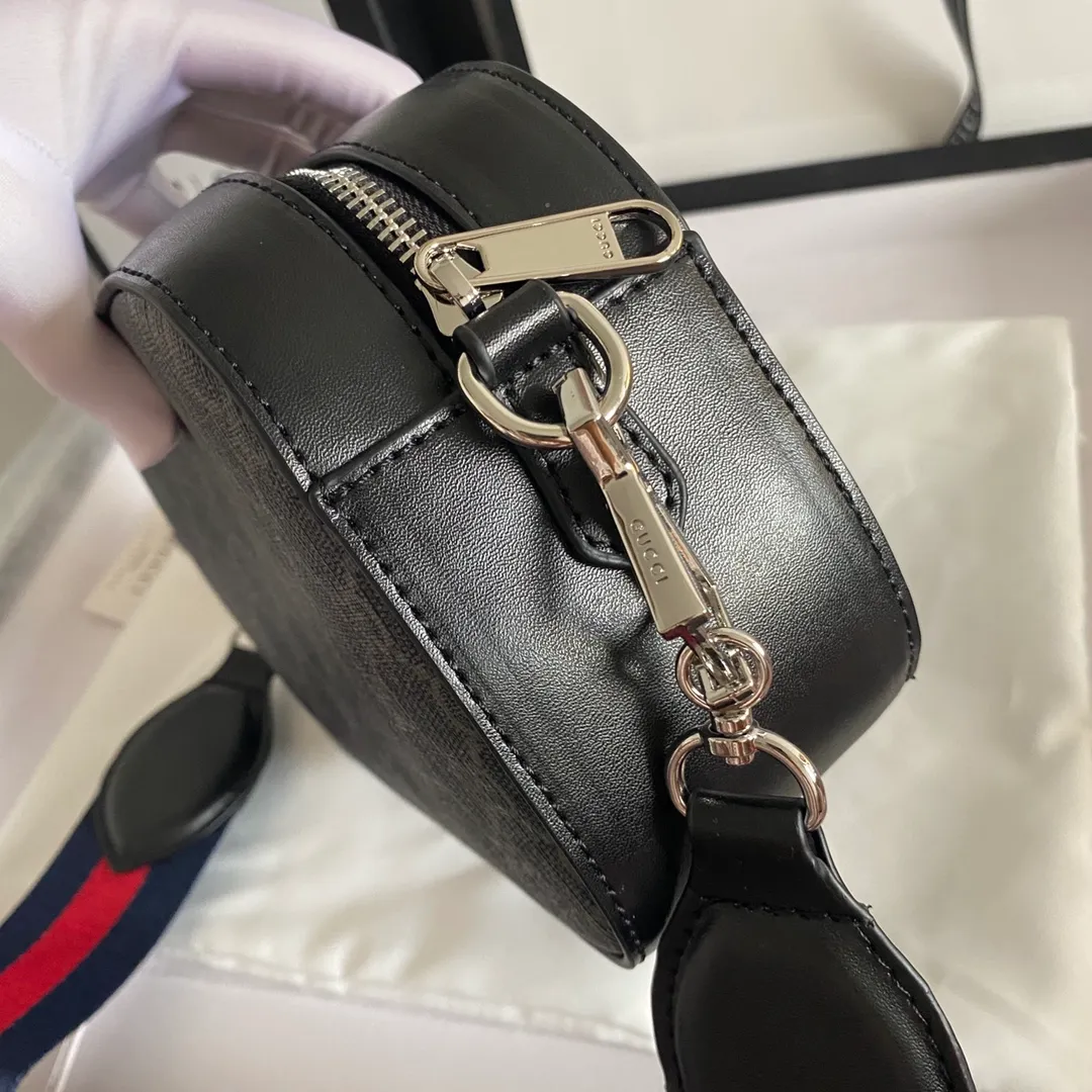Actual shot #💰220 Model: 574886g Size: 24.5x15x7cm GUCCI gg black series crossbody camera bag is carefully made of soft high-grade PVC waterproof material! The simple design is combined with the brand's classic iconic red and green webbing.