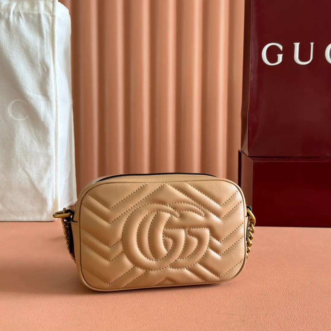 p960. 💋💋💋【Full set of packaging at the counter】🔥🔥"Marmont Italian original leather"‼ ‼ Have you picked up the addictive Gucci bags? The elegant and exquisite design of the GG Marmont series has captured the hearts of many girls! At the same time, it is also a must-have versatile item for global experts! Super awesome! Model: 448065. Size: 18*12*6.