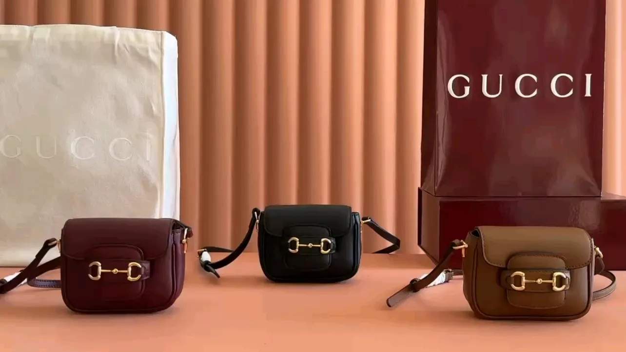 💋💋💋【New】Gucci Horsebit 1955 Aura series mini shoulder bag, black, ancora red, white soft leather/original leather is shipped, 🐍Model: 851620, short combination video