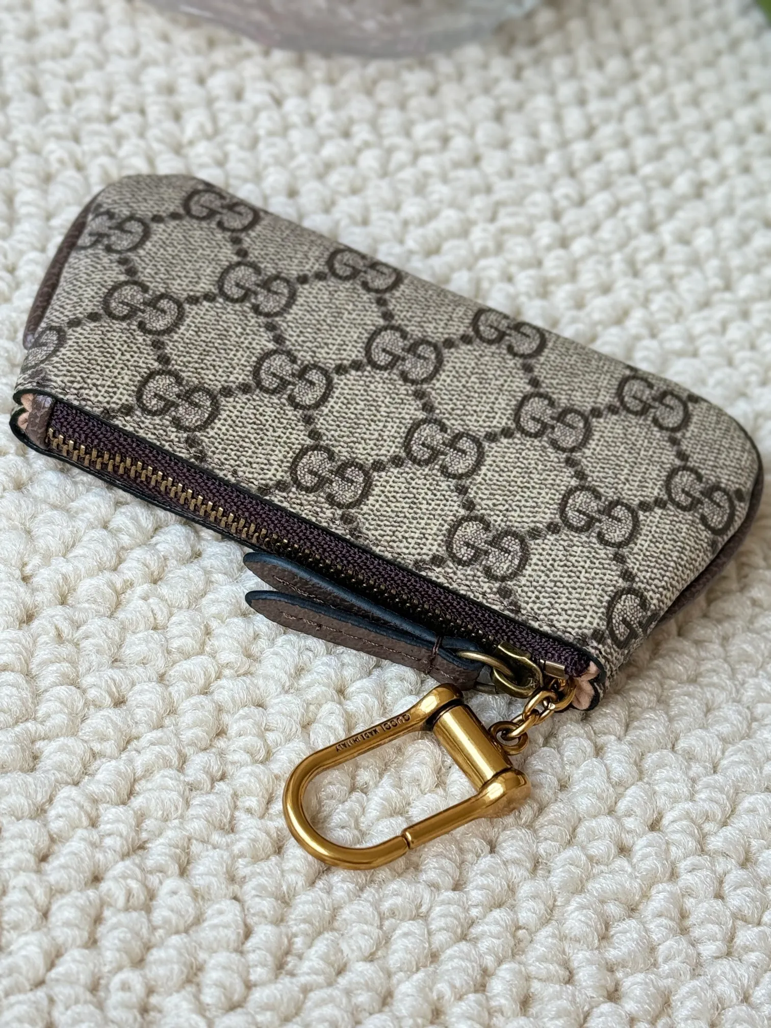 💰140 gucci new small coin purse ~ lipstick bag! Cowhide + PVC with exquisite original factory hardware! Flexible and unique hook buckle, small and exquisite, with great effect. Model: 671722, size: 12x7.5x1.5cm.