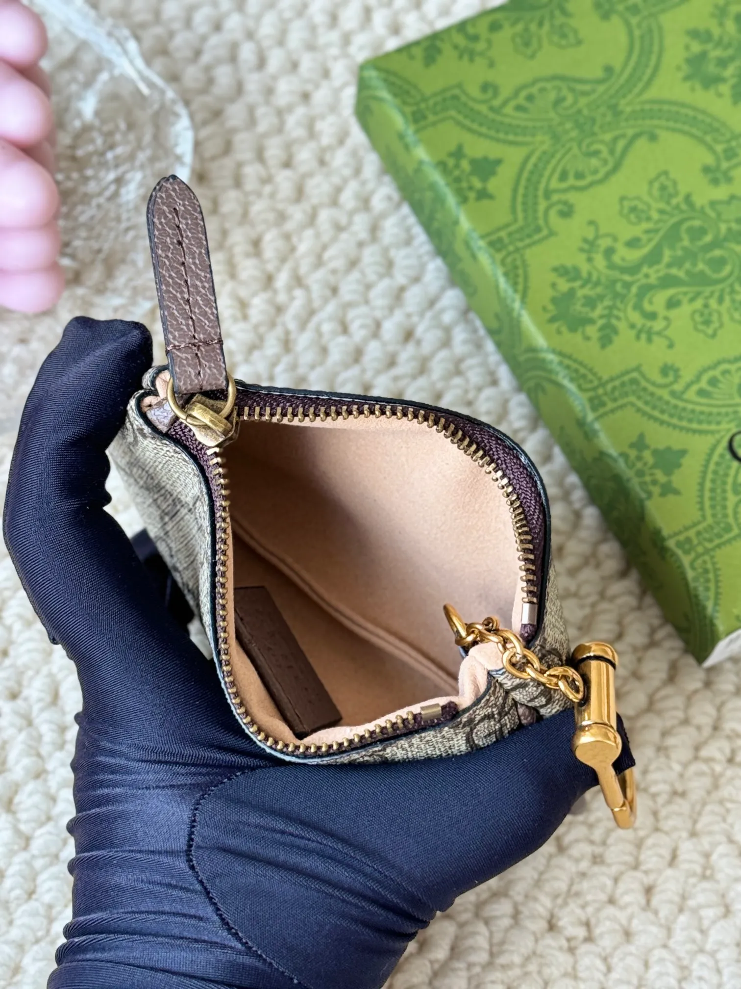 💰140 gucci new small coin purse ~ lipstick bag! Cowhide + PVC with exquisite original factory hardware! Flexible and unique hook buckle, small and exquisite, with great effect. Model: 671722, size: 12x7.5x1.5cm.