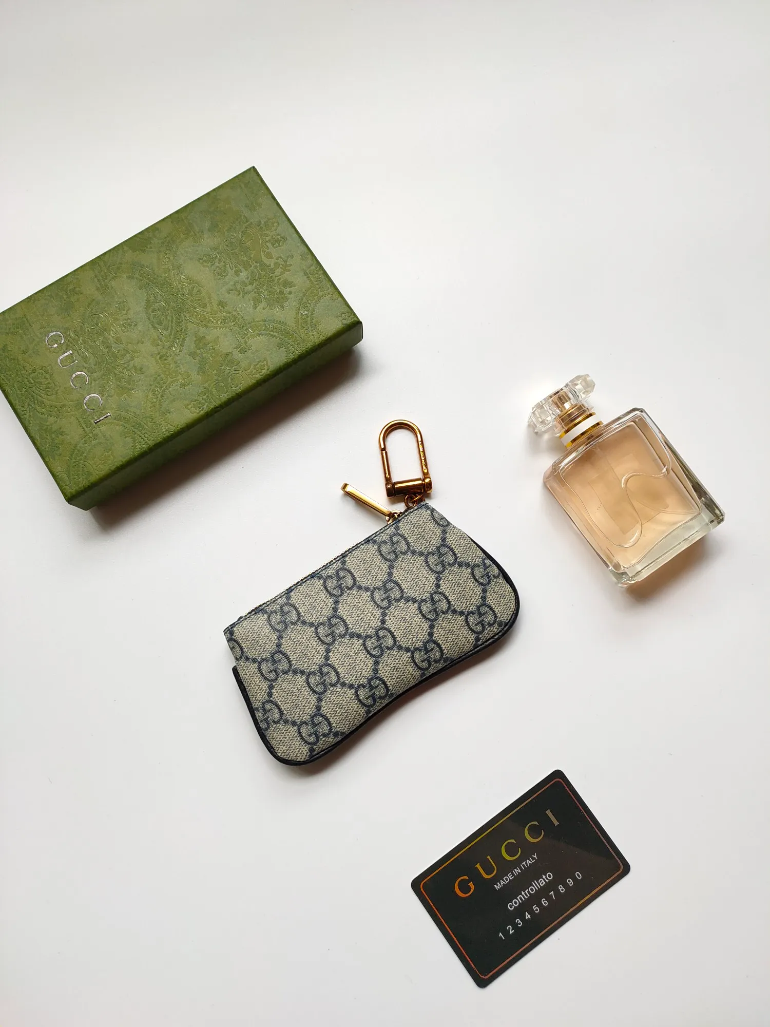💰130💰 Brand new small coin purse~The lipstick bag is made of Gucci special canvas PVC with red and green webbing, with exquisite original factory bronze double G hardware and flexible and unique hook buckles. It is small and exquisite, but has great effect. Model: 671722, size: 12.5x7x1.5cm