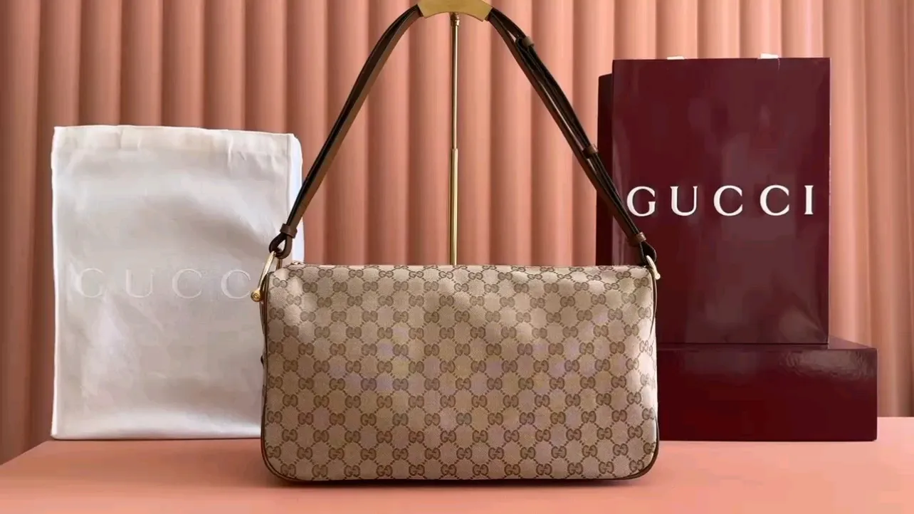 💋💋💋【New】Gucci Half Horsebit series large shoulder bag, pleated original leather is shipped, 🐍Model: 860530. Combination short video