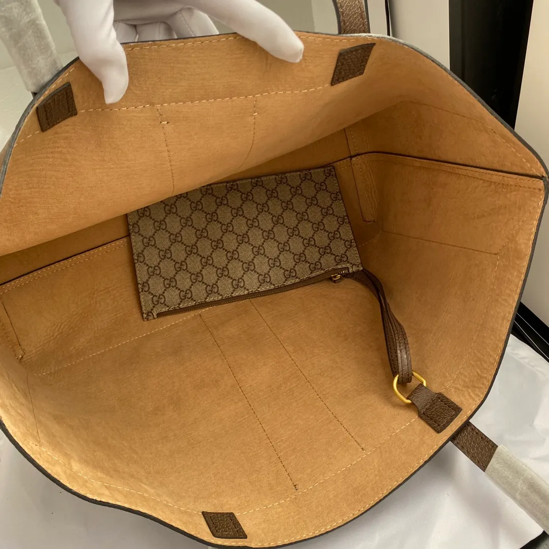 Actual shot #💰400 Style number: 547947 Size: 44x33x15cm Gucci ophidia series tote tote bag/shopping bag/two-in-one bag classic bag shape➕classic color, retro and practical large bag. You can directly hold the inner pocket as a handbag when going out, capacity🉑️✅