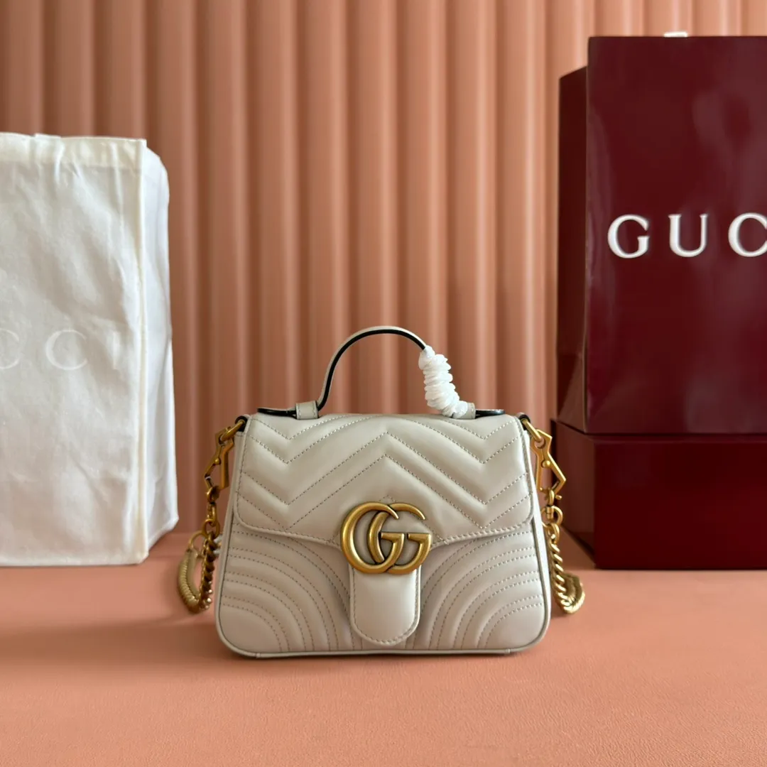 p1280. 📣📣📣【Original leather accessories🌈Full set of counter packaging】🔥🔥 ‼ ‼ "Marmont Italian Original Leather"‼ ‼ Have you picked up the addictive Gucci bags? The elegant and exquisite design of the GG Marmont series has captured the hearts of many girls! At the same time, it is also a must-have versatile item for global experts! Super awesome! Model: 547260. Size: 21*15.5*8. Color: light gray
