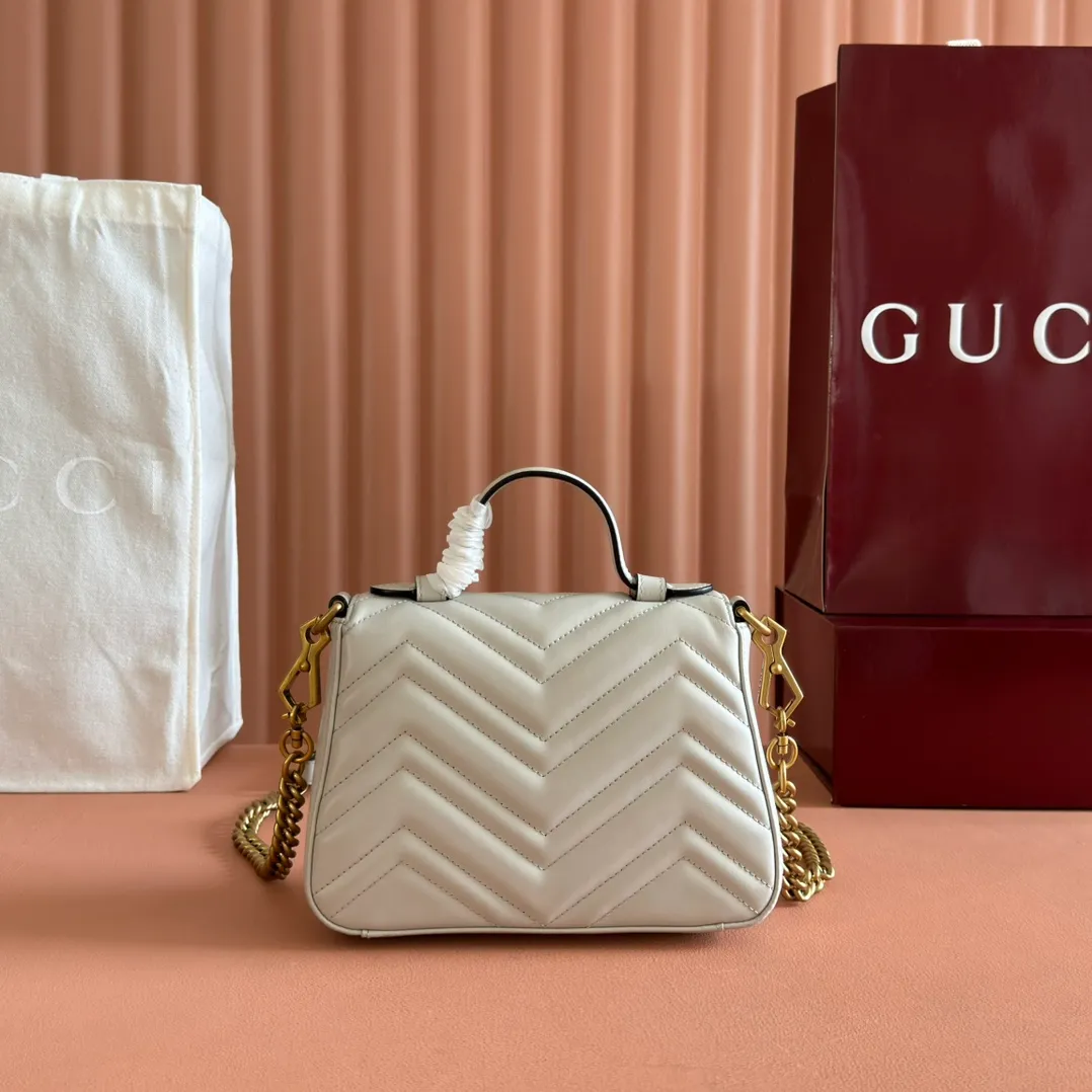 p1280. 📣📣📣【Original leather accessories🌈Full set of counter packaging】🔥🔥 ‼ ‼ "Marmont Italian Original Leather"‼ ‼ Have you picked up the addictive Gucci bags? The elegant and exquisite design of the GG Marmont series has captured the hearts of many girls! At the same time, it is also a must-have versatile item for global experts! Super awesome! Model: 547260. Size: 21*15.5*8. Color: light gray
