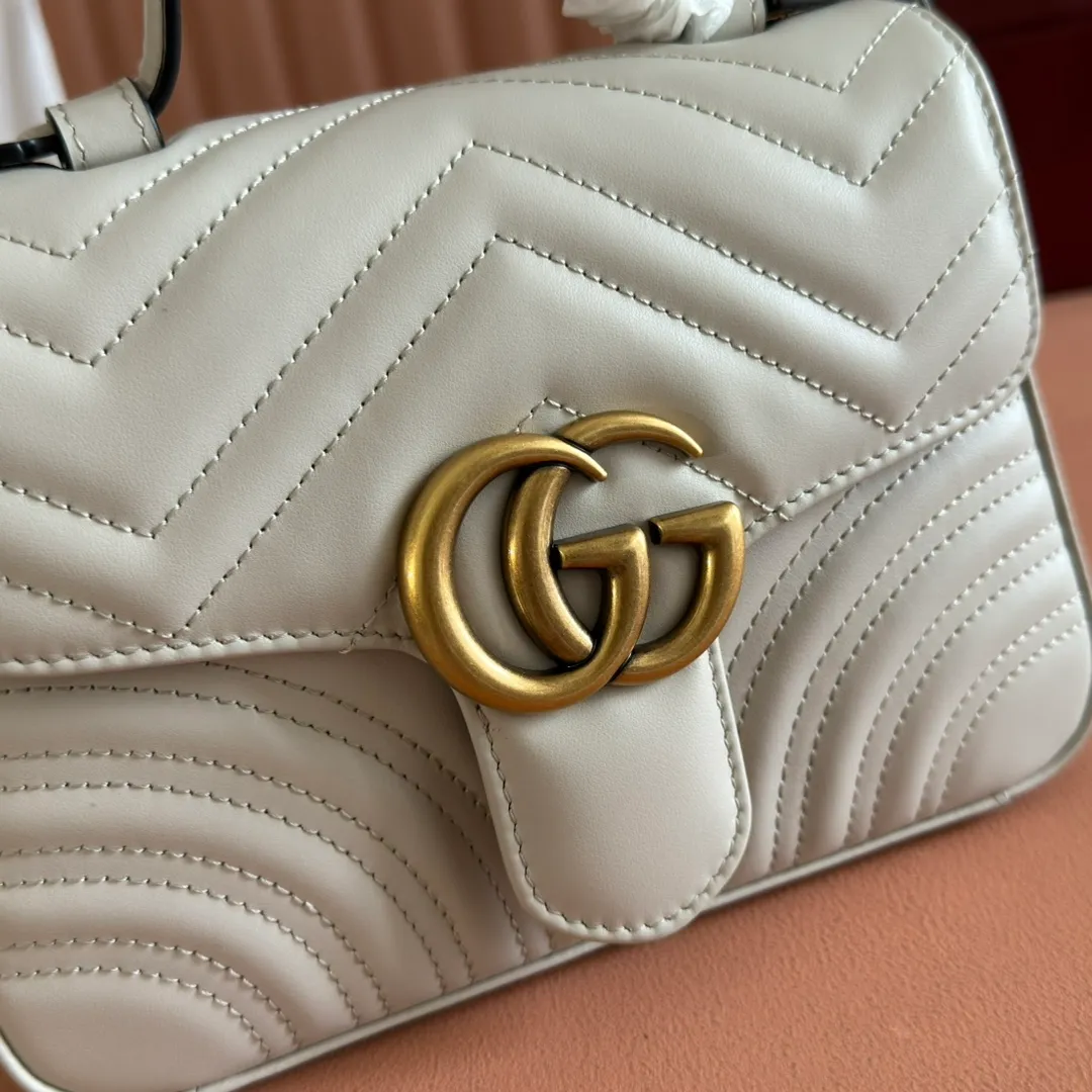 p1280. 📣📣📣【Original leather accessories🌈Full set of counter packaging】🔥🔥 ‼ ‼ "Marmont Italian Original Leather"‼ ‼ Have you picked up the addictive Gucci bags? The elegant and exquisite design of the GG Marmont series has captured the hearts of many girls! At the same time, it is also a must-have versatile item for global experts! Super awesome! Model: 547260. Size: 21*15.5*8. Color: light gray