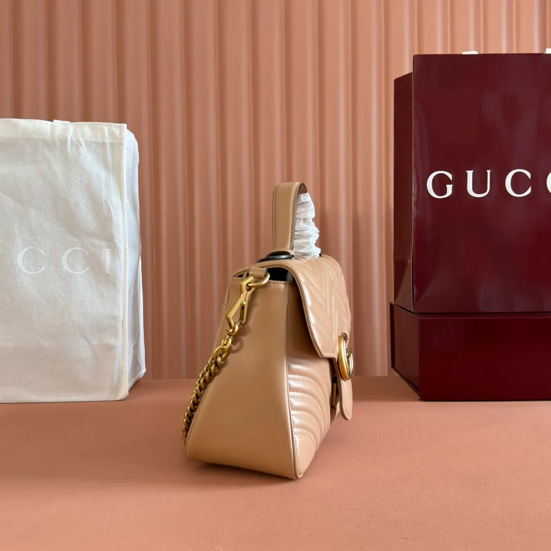 p1500. 📣📣📣【Original leather accessories🌈Full set of counter packaging】🔥🔥 ‼ ‼ "Marmont Italian Original Leather"‼ ‼ Have you picked up the addictive Gucci bags? The elegant and exquisite design of the GG Marmont series has captured the hearts of many girls! At the same time, it is also a must-have versatile item for global experts! Super awesome! Model: 498110. Size: 27*19*10.5, color: rose